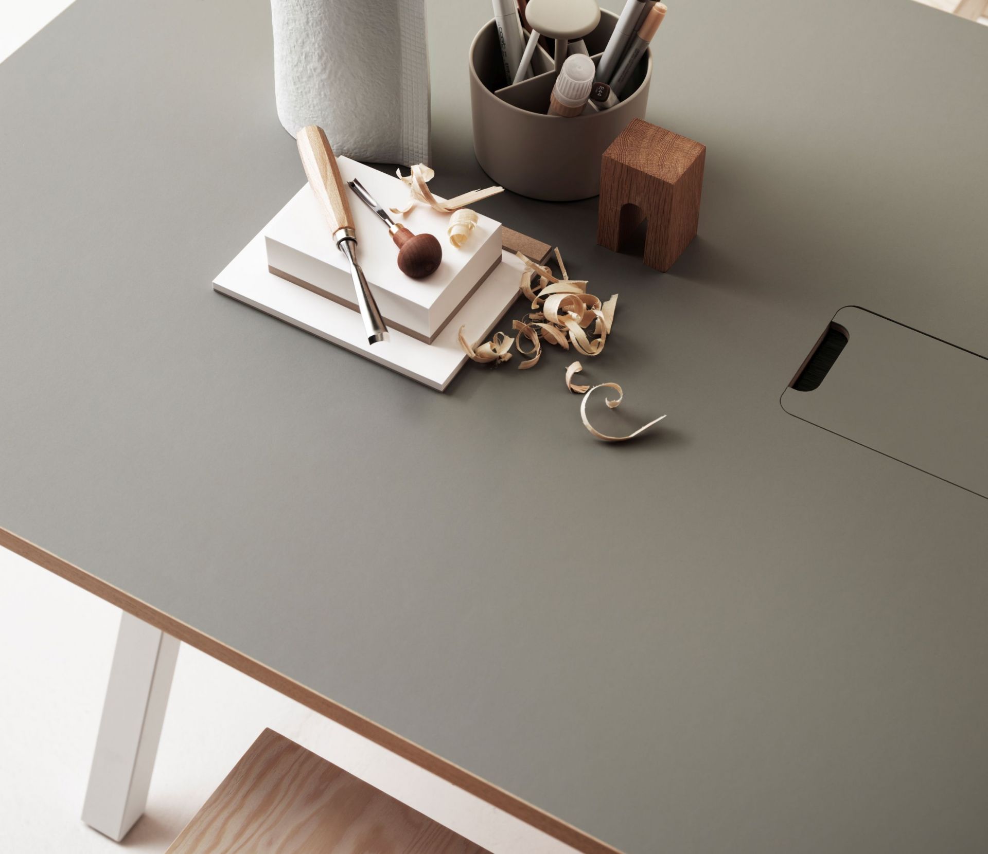 Works Bureau réglable en hauteur L140cm String Furniture