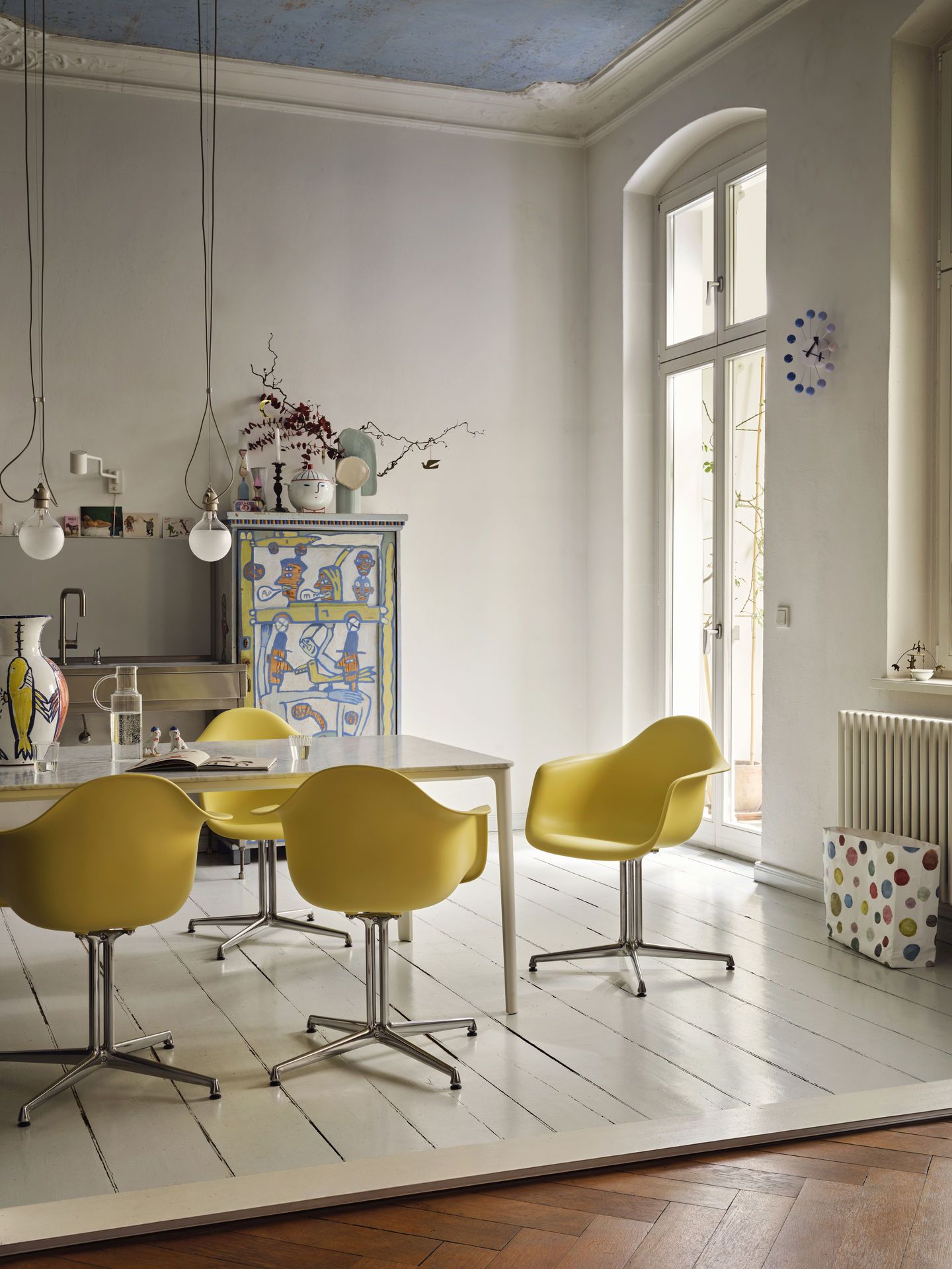 Eames Plastic Arm Chair DAL avec coussin d'assise Vitra