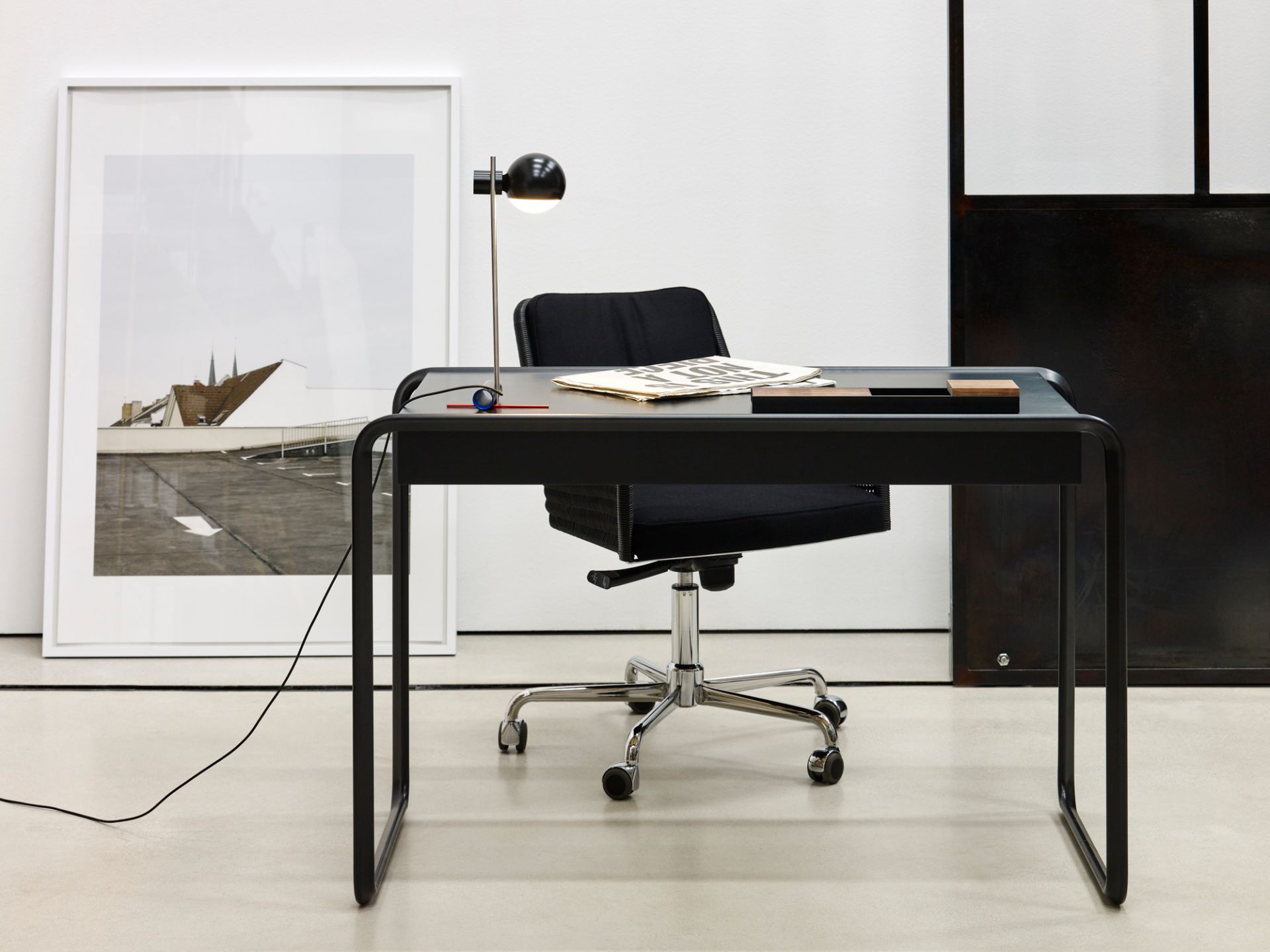 L25 Tafellampje LED Lampe de Table Reedition Tecta noir brilliant