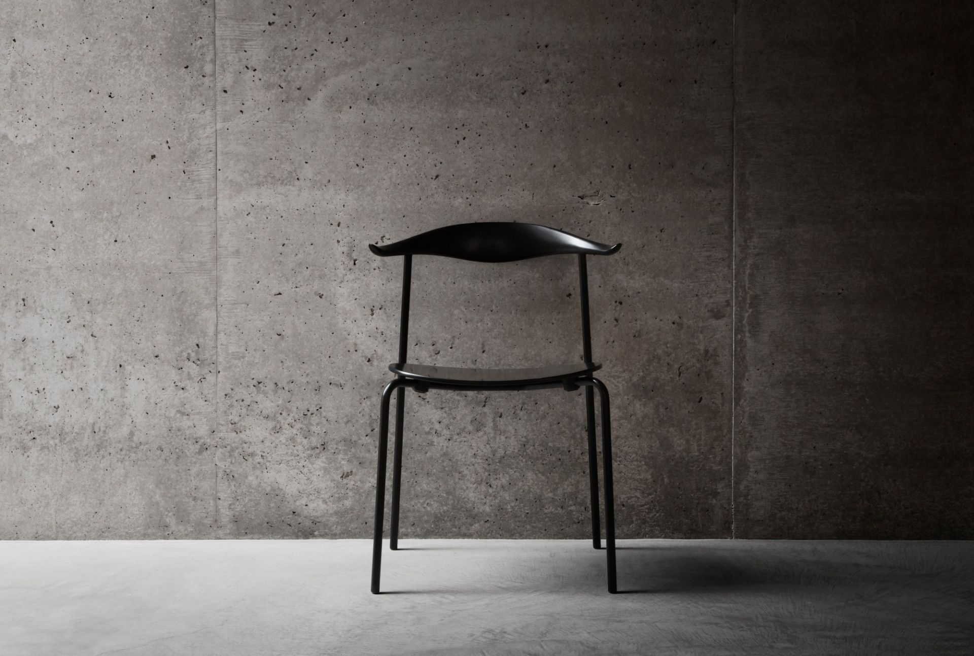 CH88T Chaise cadre acier noir Carl Hansen &amp; Søn hêtre savonné