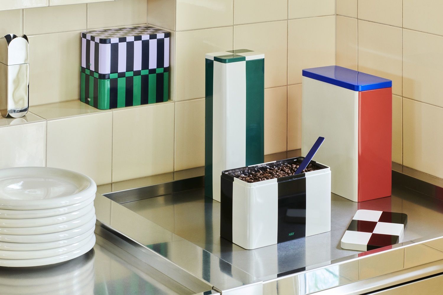 Tin Container Medium Black and off-white Boîte de rangement Hay