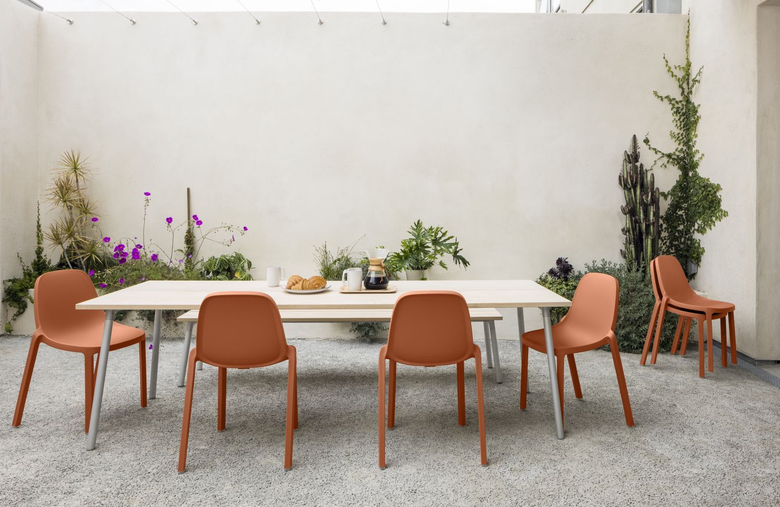 Broom Stacking Chair chaise empilable Vert sauge Emeco