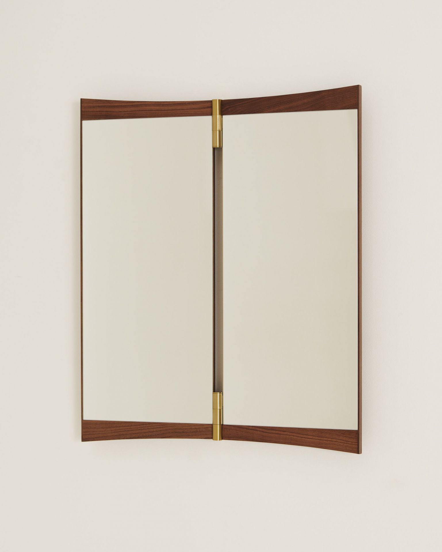 Vanity Wall Mirror 2 miroir mural Gubi 