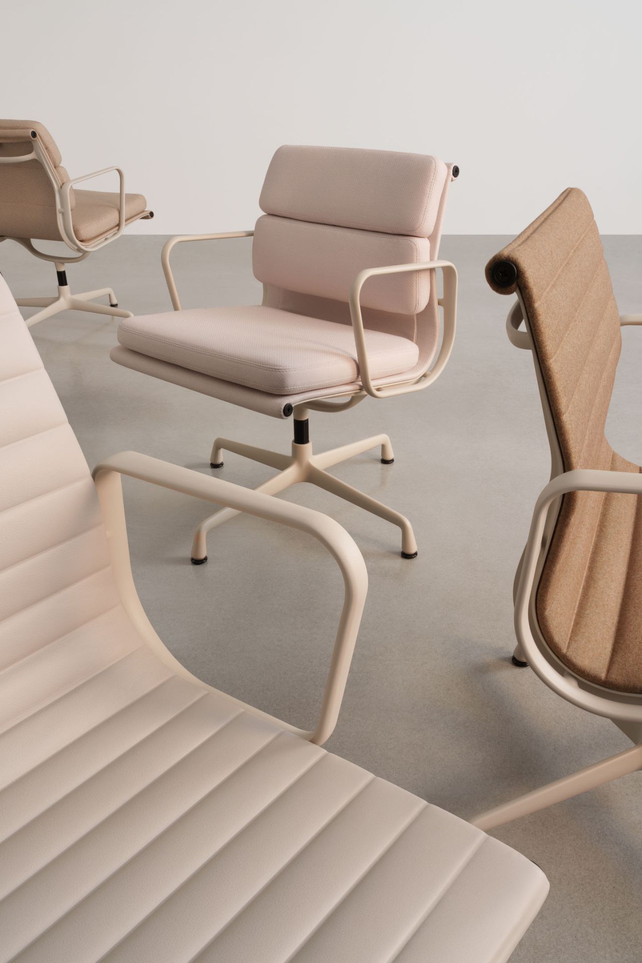 Soft Pad Chair EA207 / EA 207 Fauteuil Vitra