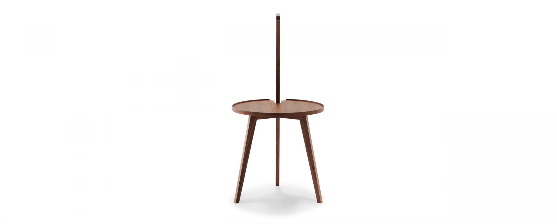 Cicognino Beistelltisch von Cassina aus amerikanischem Nussbaum. Design-Tisch mit drei Beinen und Griff.