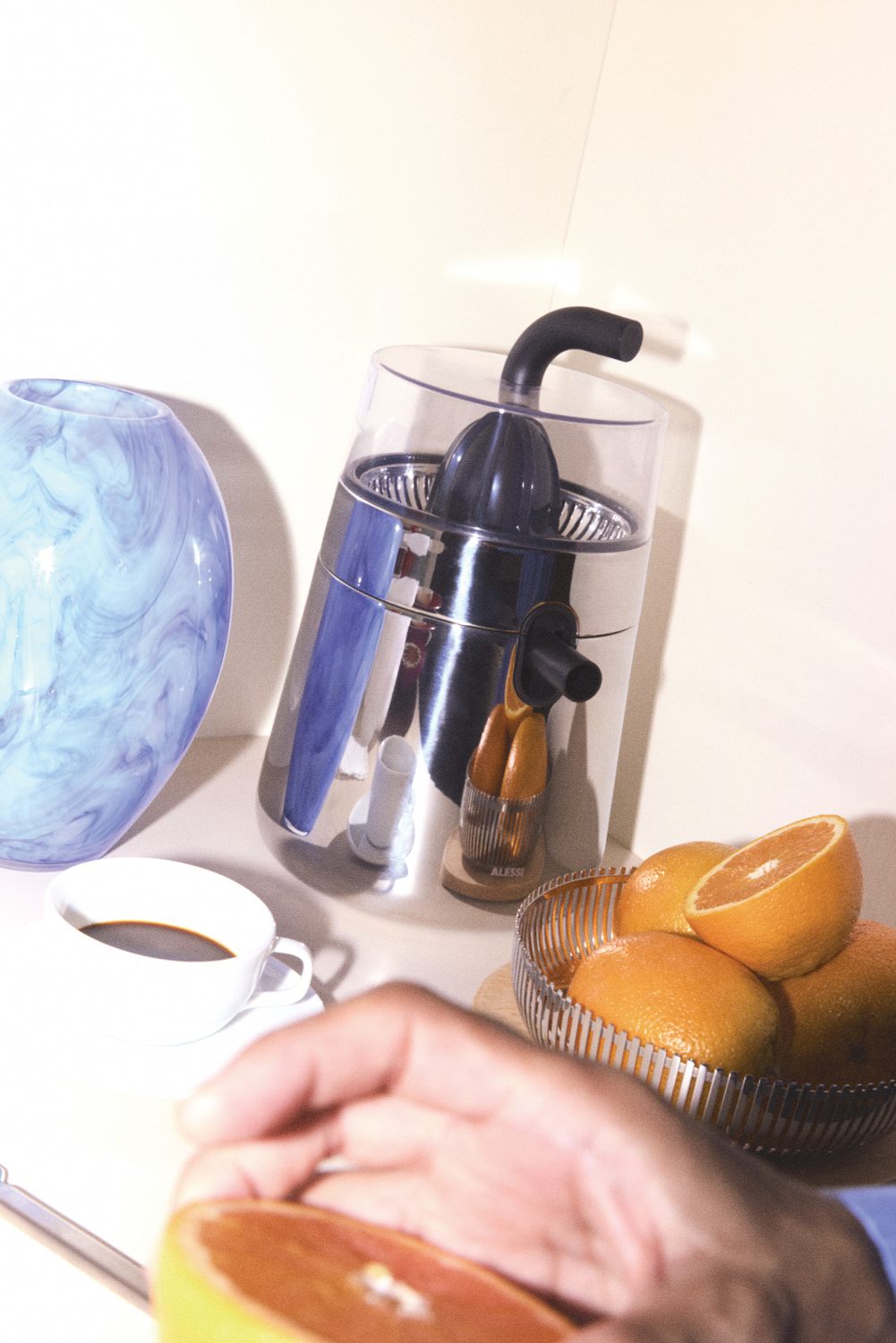 NE02 B Toru Presse-citron électrique Alessi
