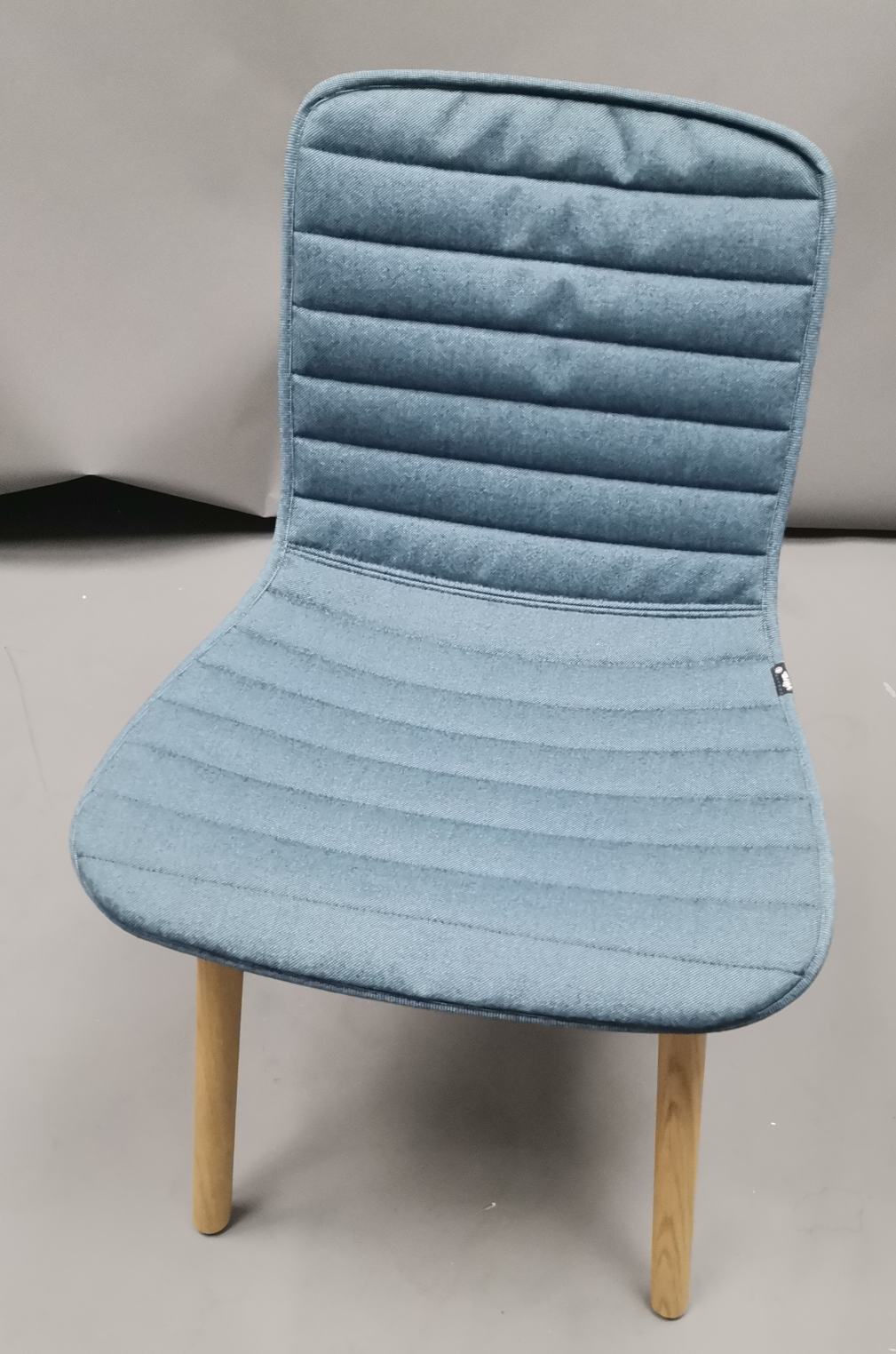 Hal Wood Entièrement rembourré CHÊNE NATURE / SIEGE PLANO NERO/BLEU GLACE Vitra PIÈCE D'EXPOSITION