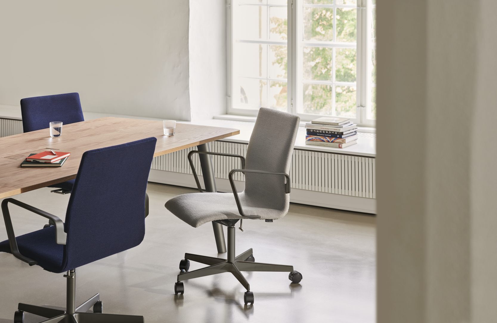 Table Pluralis Fritz Hansen