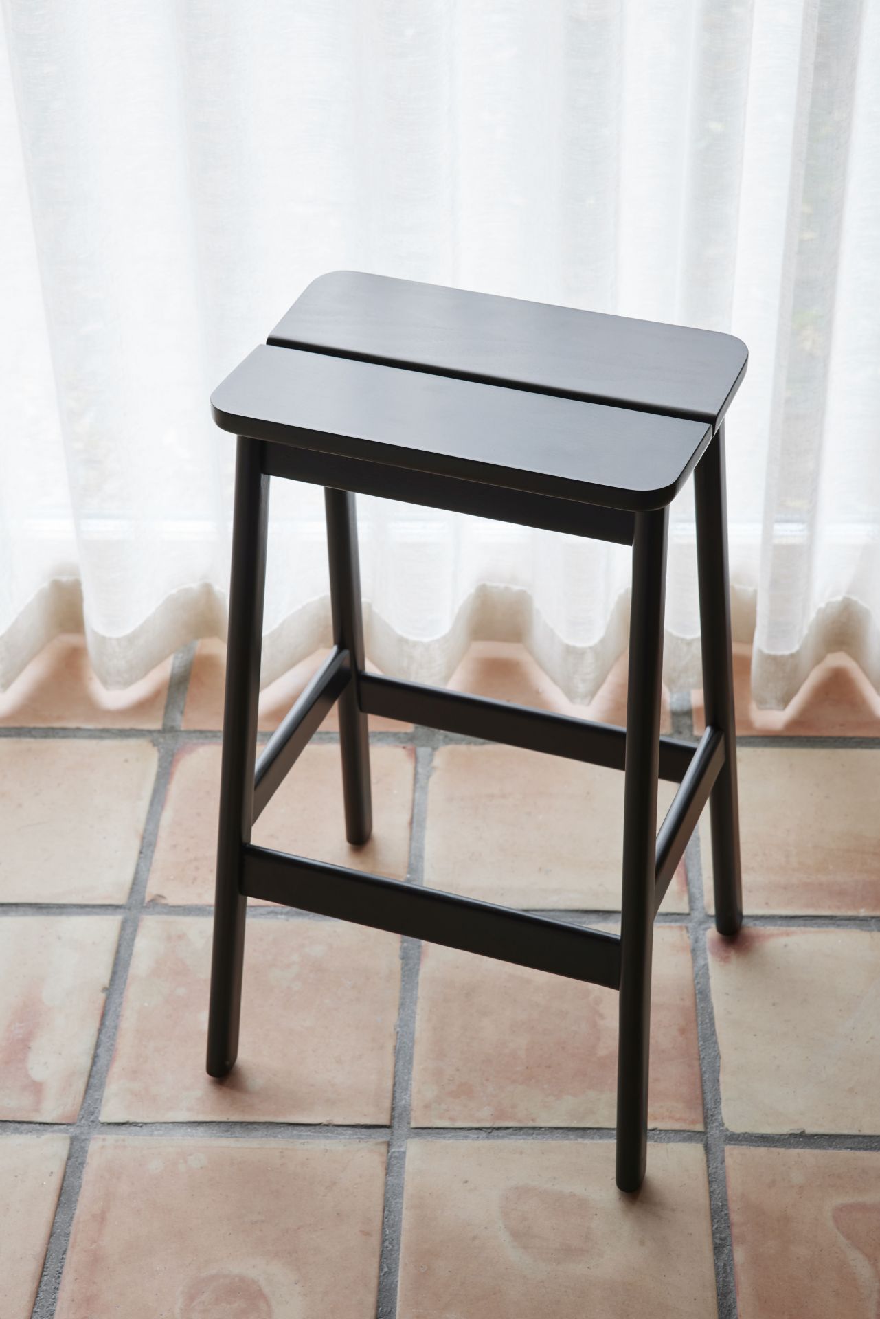 Angle Standard Tabouret de bar Form & Refine