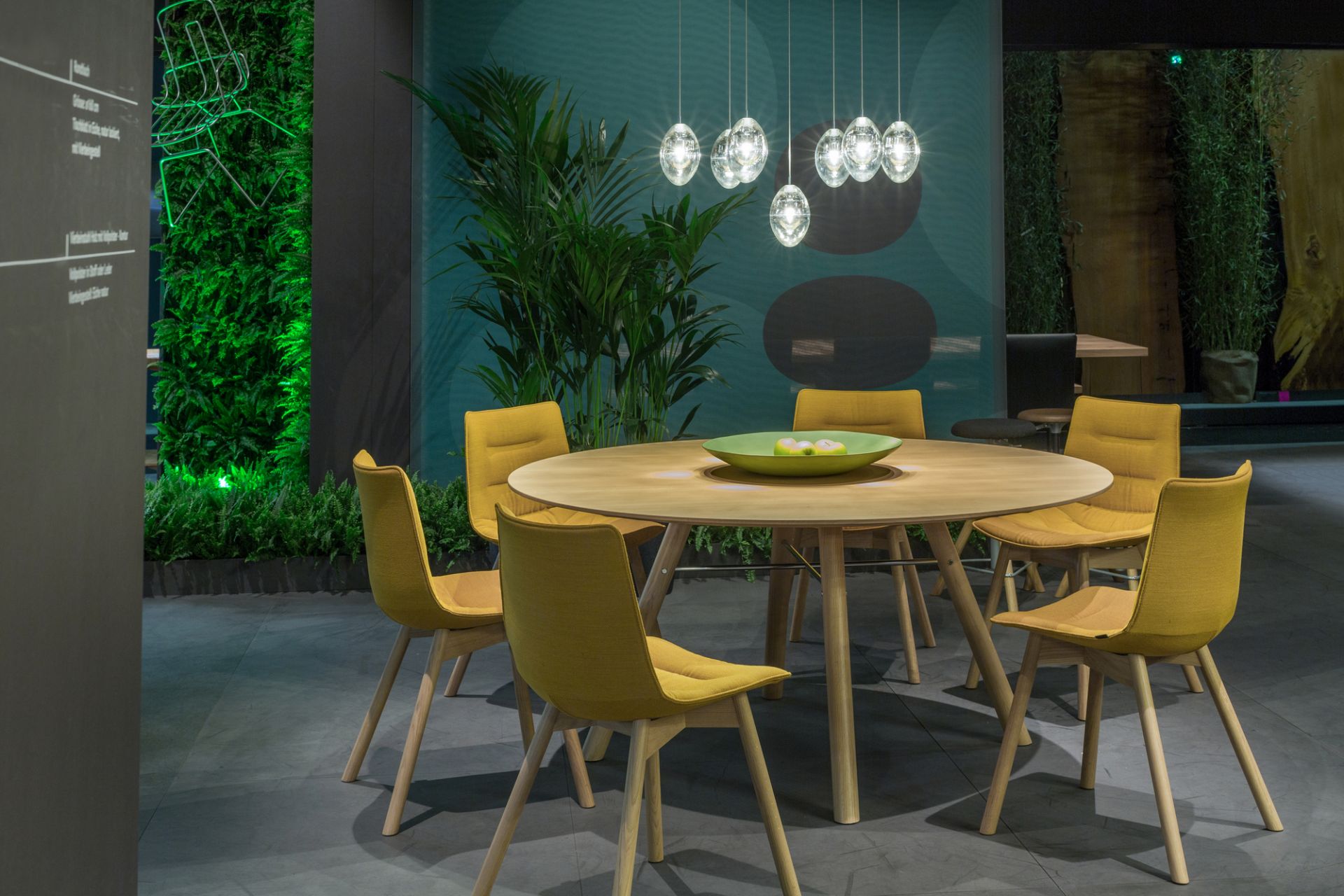 Akio Table ronde Girsberger