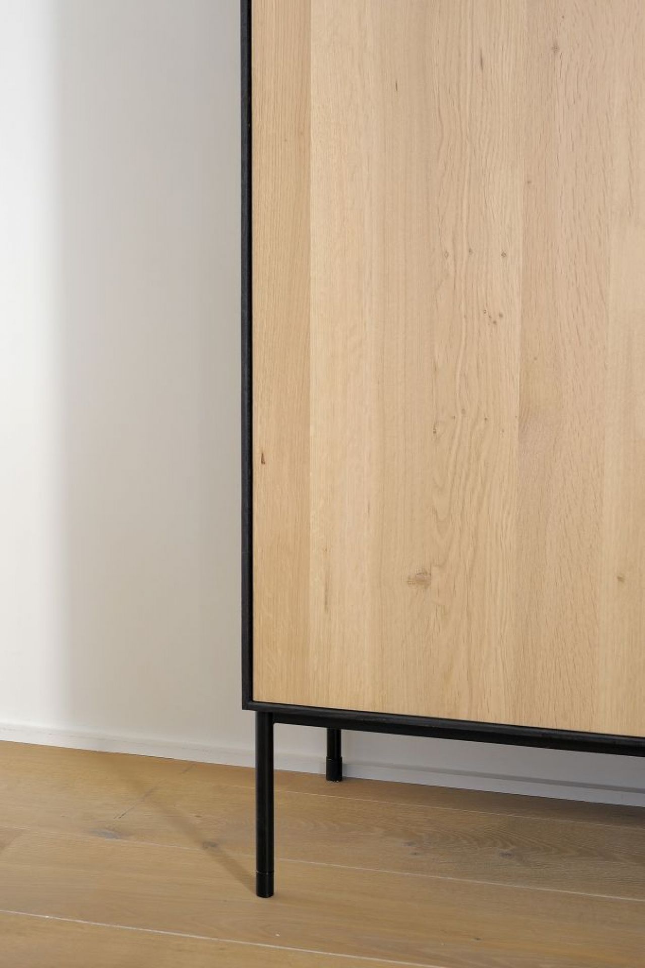 Blackbird Armoire de rangement en chêne Ethnicraft