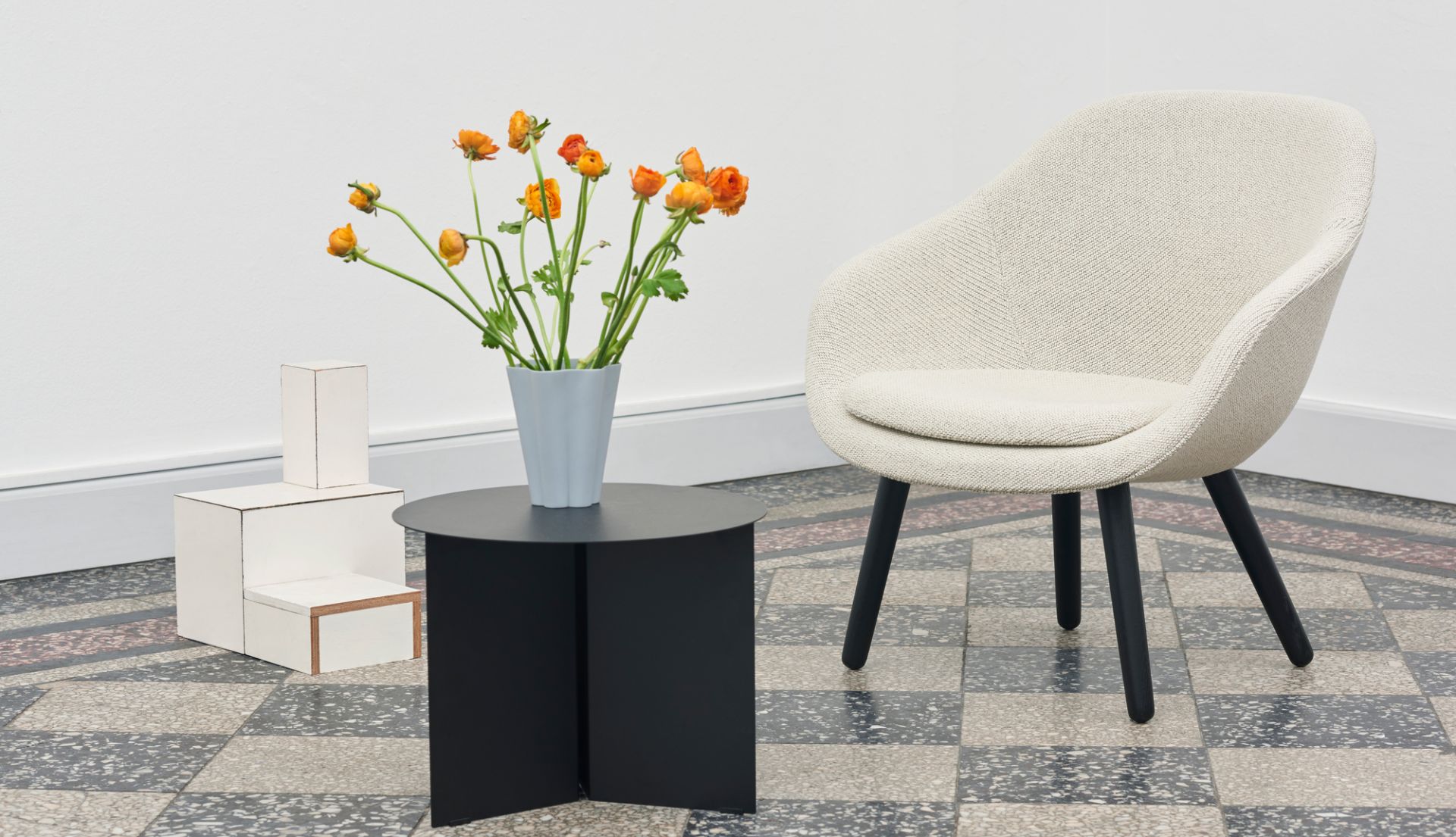 About a Lounge AAL 82 / AAL82 Fauteuil Hay