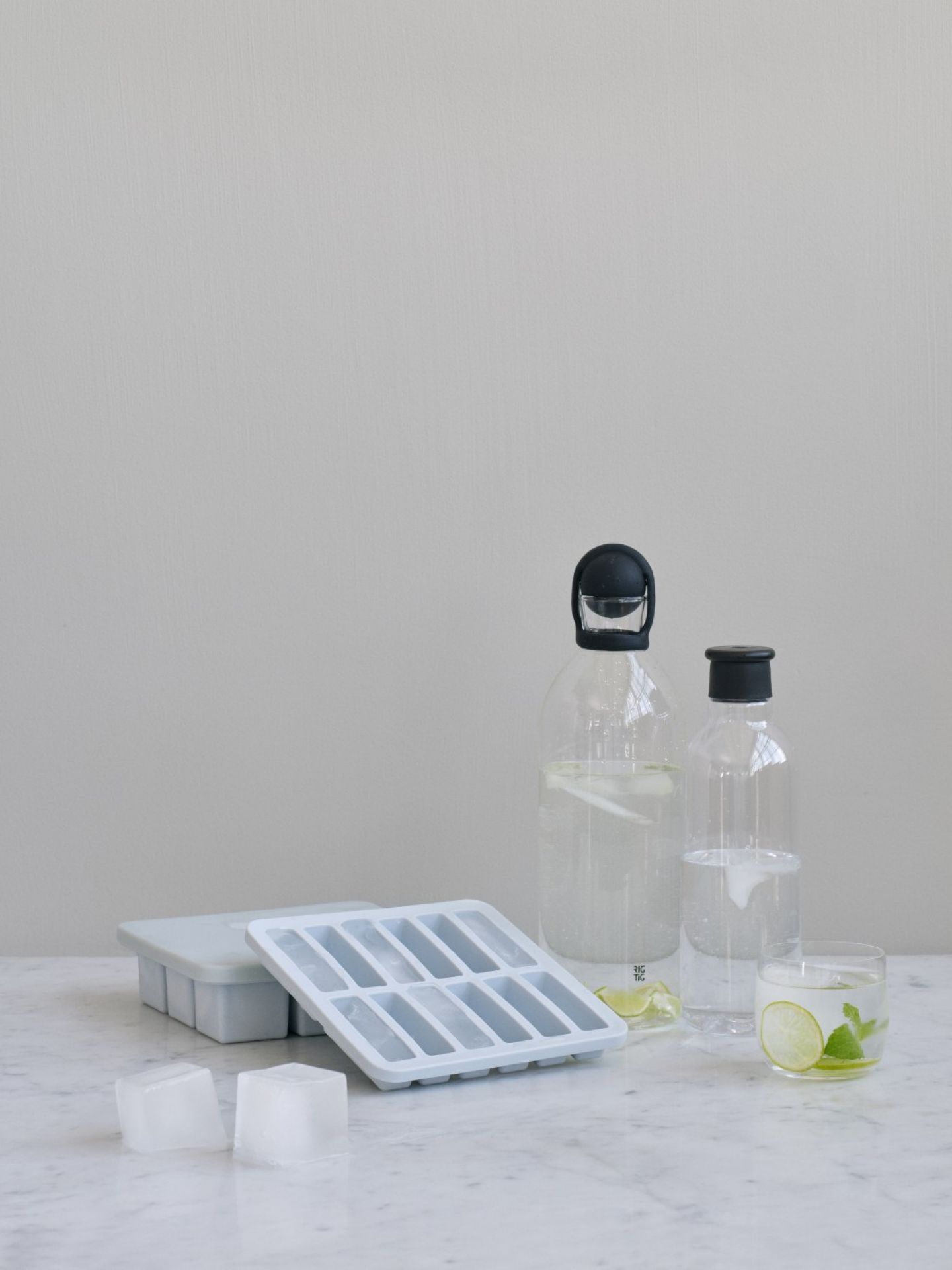 Cool It Carafe à eau Noir RIG TIG by Stelton OFFRE SPECIALE