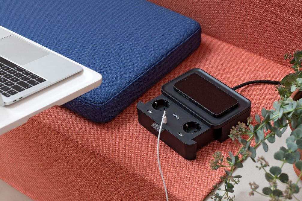 Ampi Chargeur sans fil et prise multiple Vitra