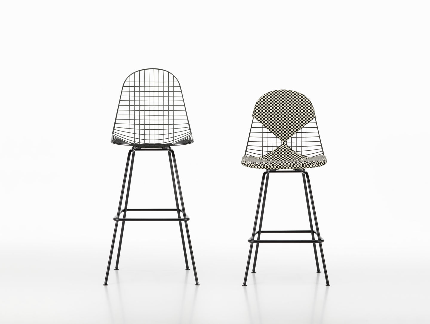 Eames Wire Bar Stool Tabouret de bar haut avec assise et dossier rembourrés Vitra