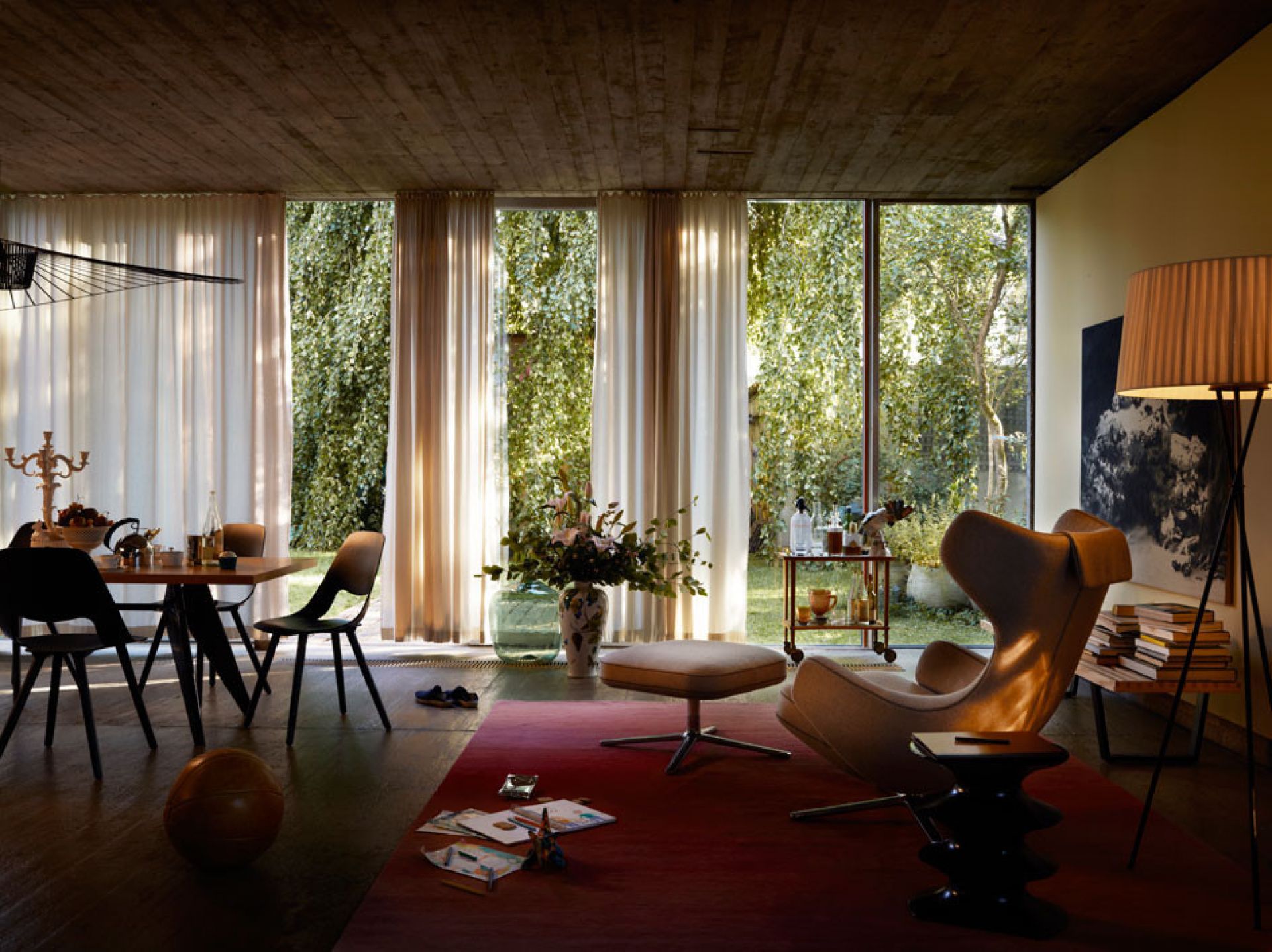 Grand Repos Fauteuil + Ottoman Vitra Poli Cosy Galet