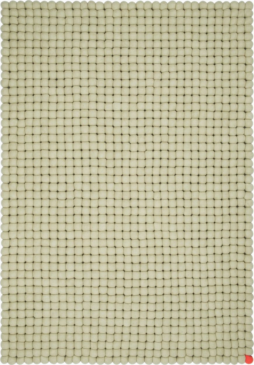 Rechteckiger Filzteppich "Big One" in Grünbeige, 200x300 cm, aus Filzkugeln. Moderner Teppich für Wohnräume.