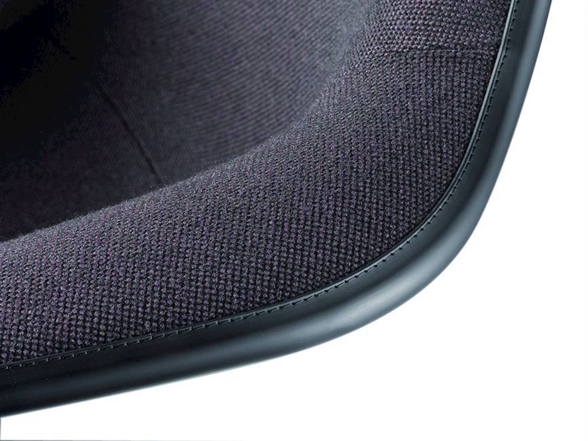 Eames Plastic Arm Chair DAX Chaise entièrement rembourrée Vitra