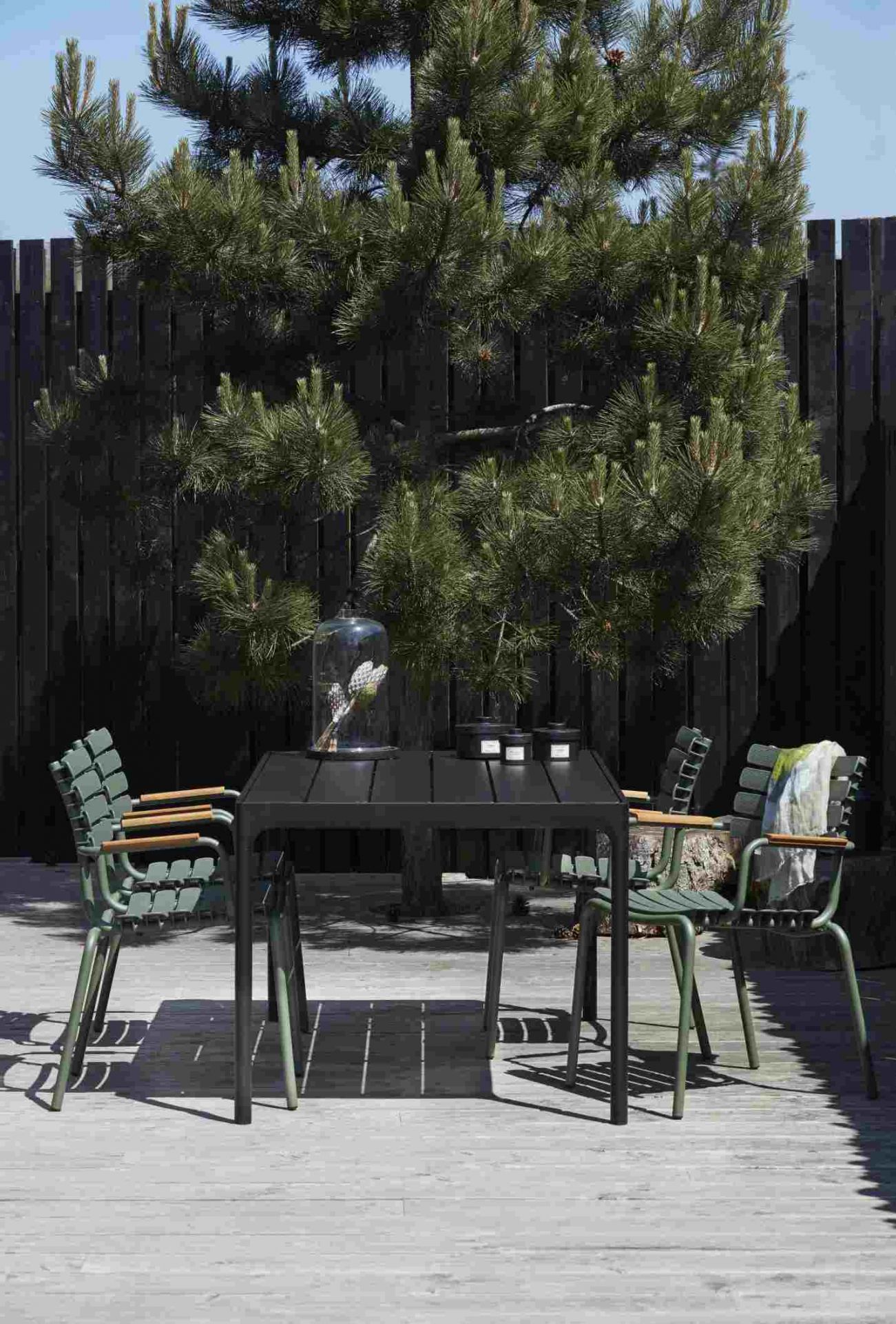 Four Dining table Outdoor Table à manger Houe