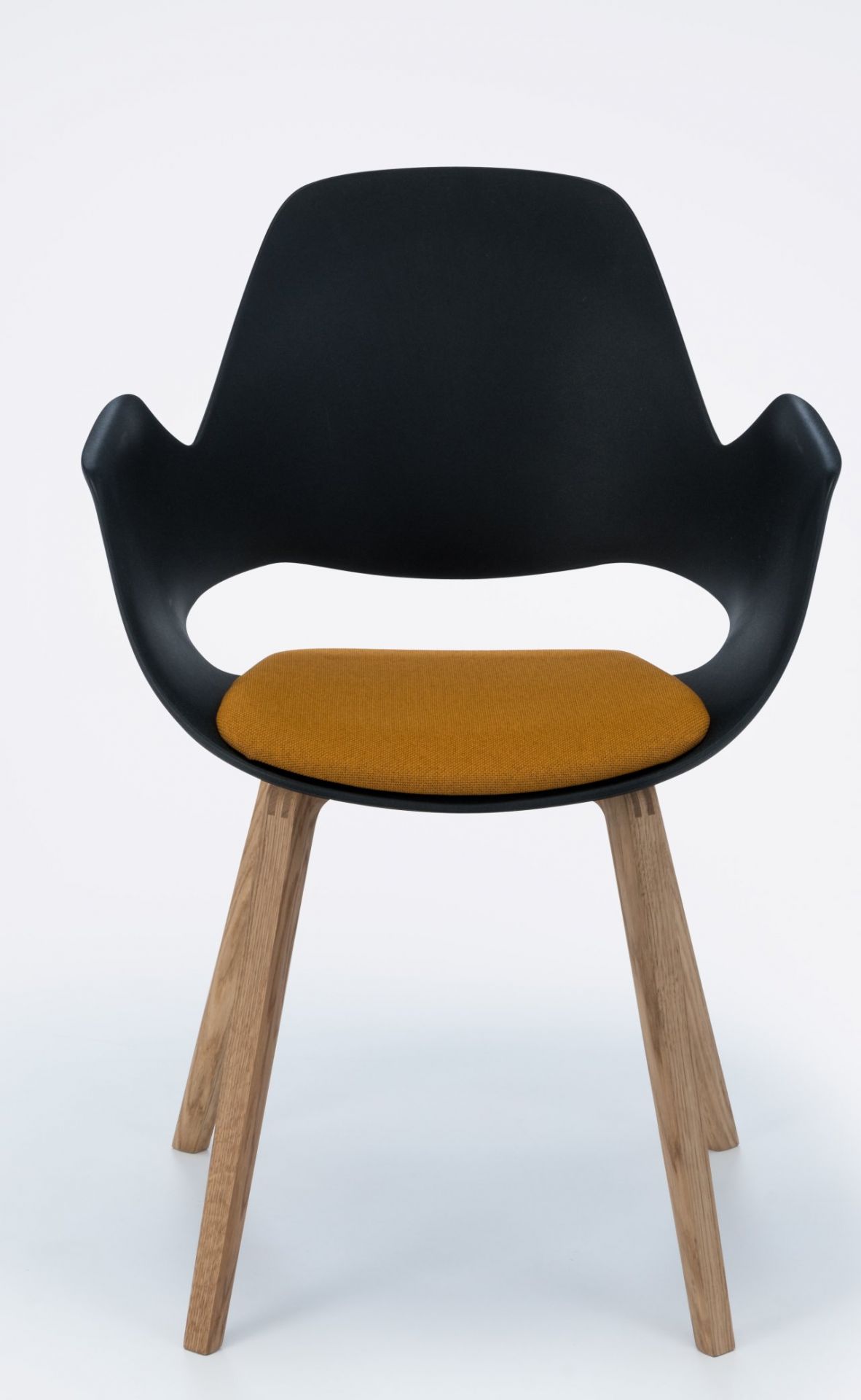 Falk chaise avec accoudoirs pieds en chêne massif Houe