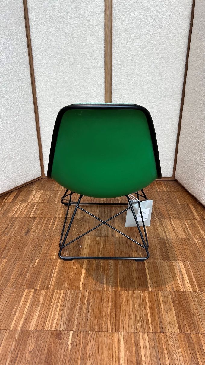 Chaise latérale Eames en plastique LSR entièrement rembourrée Vitra PIÈCE D'EXPOSITION