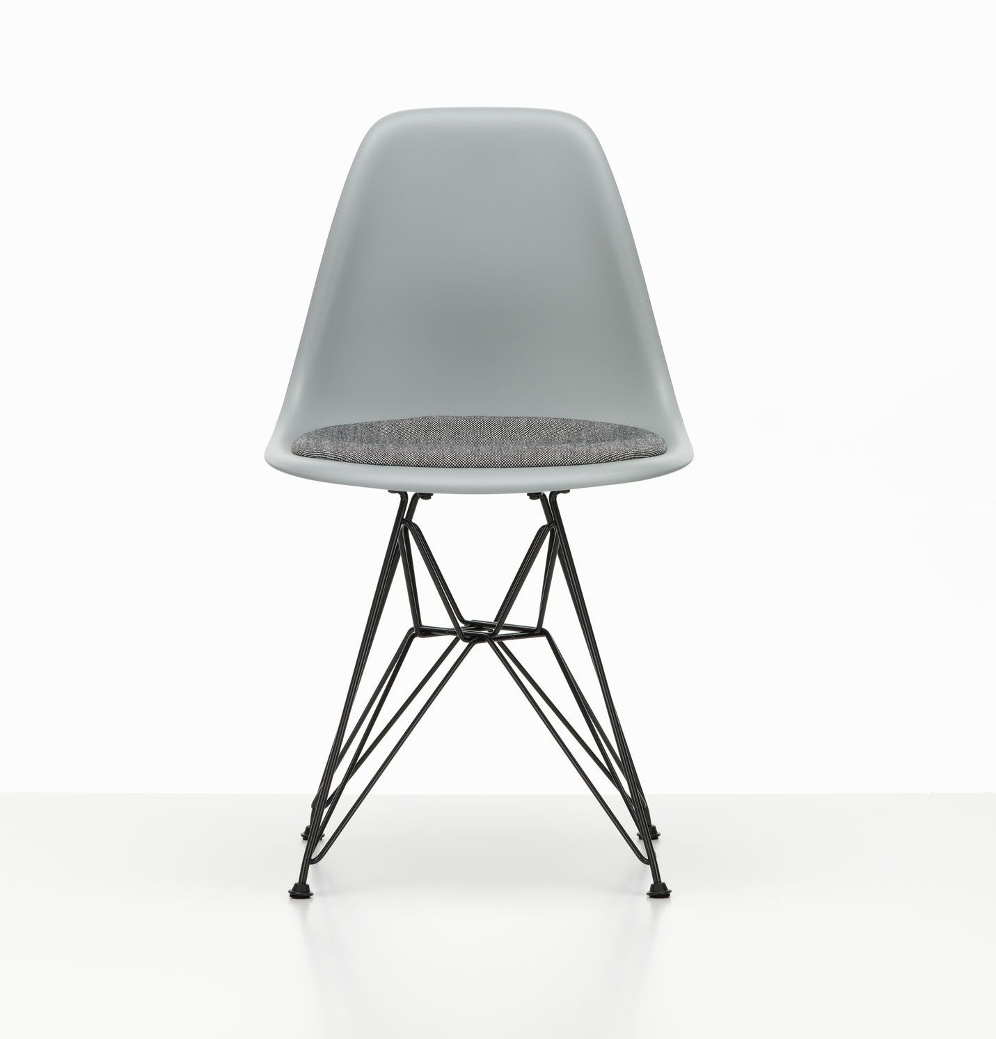 Eames Plastic Side Chair DSR chaise avec coussin d'assise Vitra