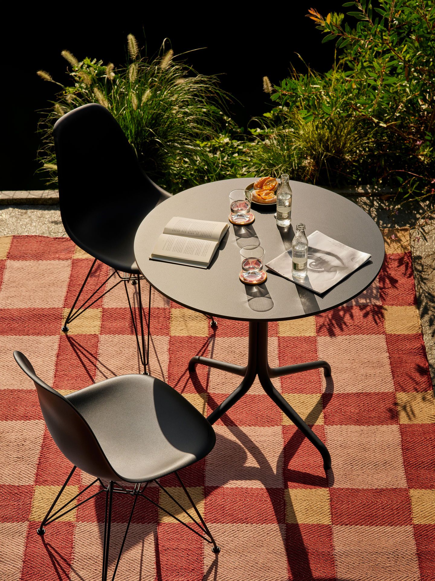 Eames Fiberglass Chair DSR chaise Vitra