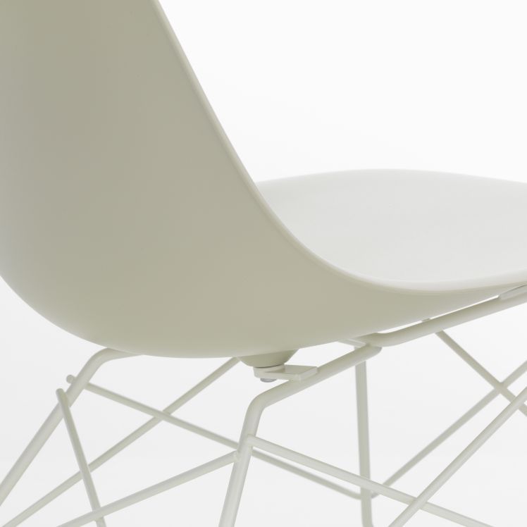 Eames Plastic Side Chair LSR chaise Vitra