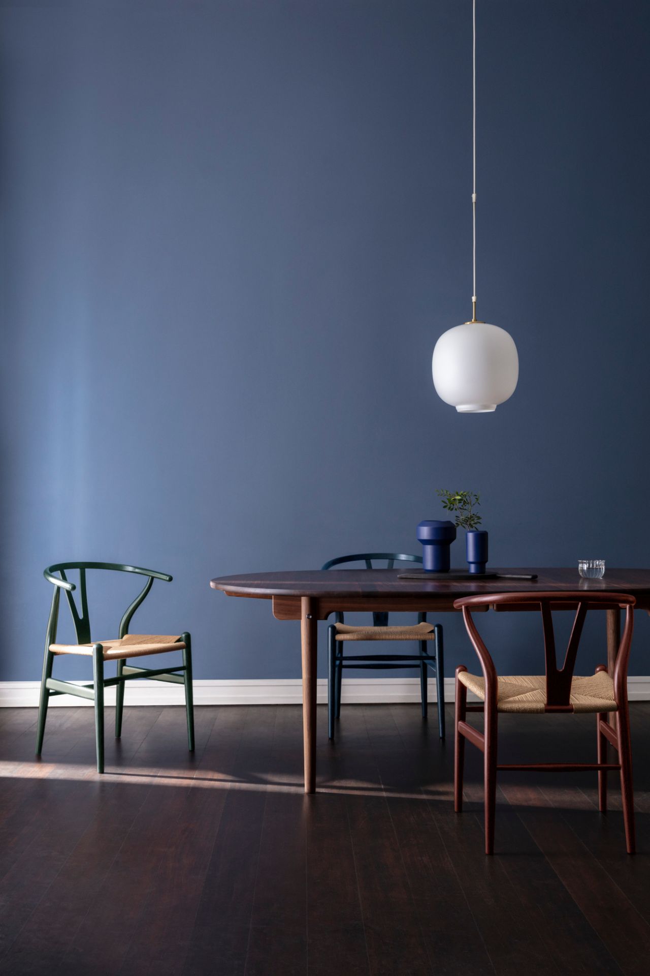 CH24 Wishbone Chair Russet & Blues or Harmony Chaise Carl Hansen & Søn