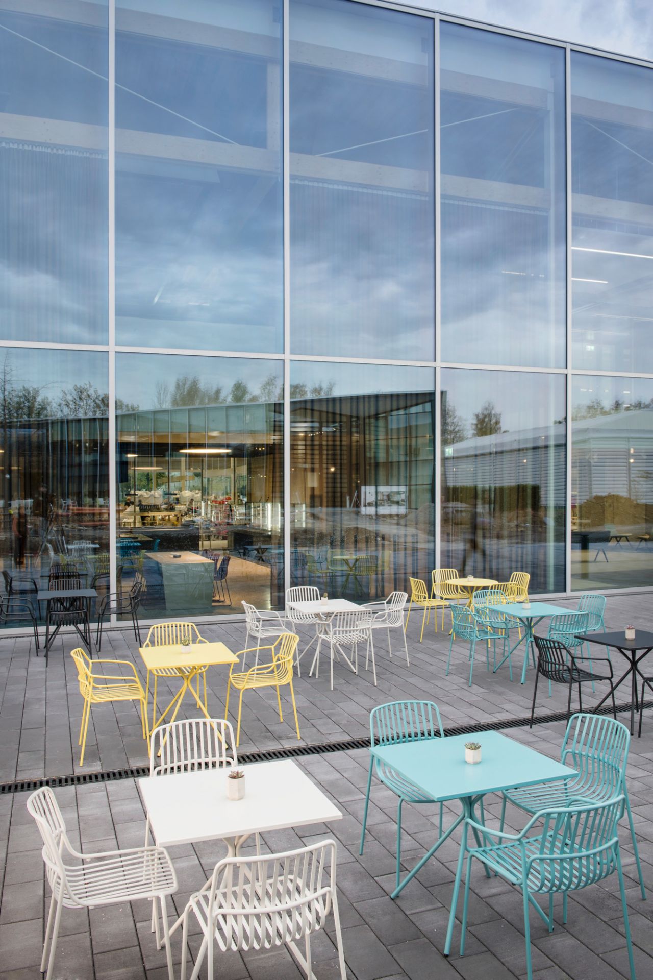 Crona Steel Table de Bistro Carré Outdoor Brunner