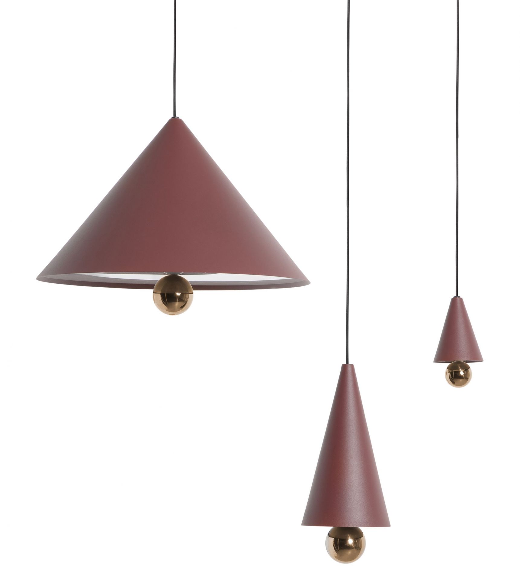 Cherry Pendelleuchte XS von Petite Friture in Braunrot mit goldenen Akzenten. Hängelampe für Wohnraum.