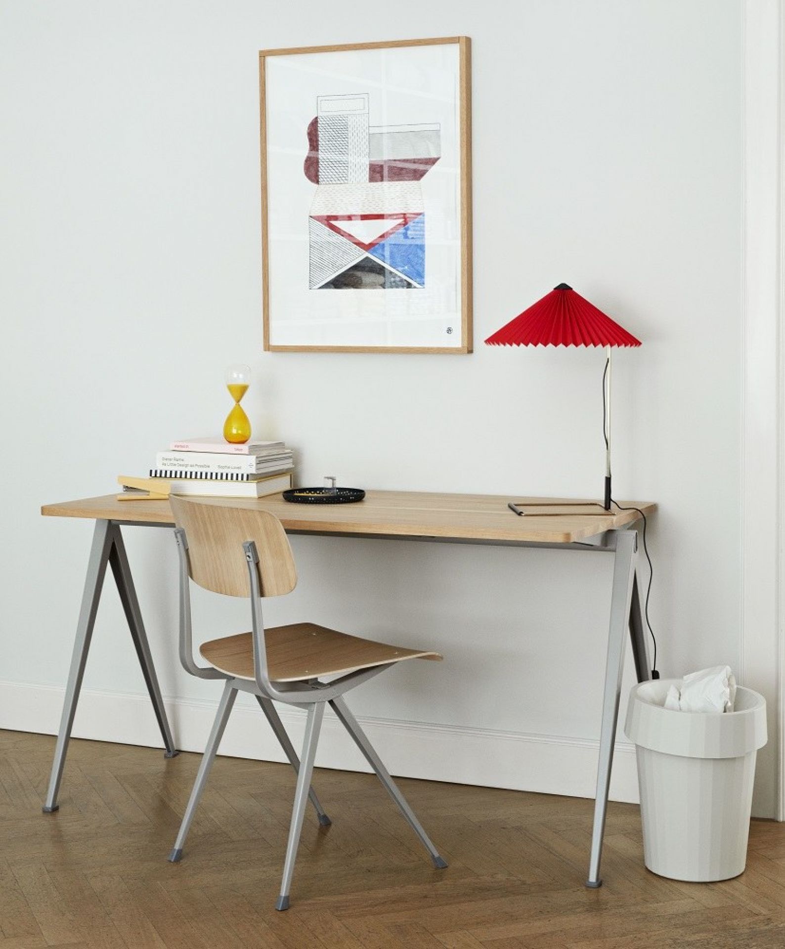 Pyramid Table 01 / Secrétaire Hay