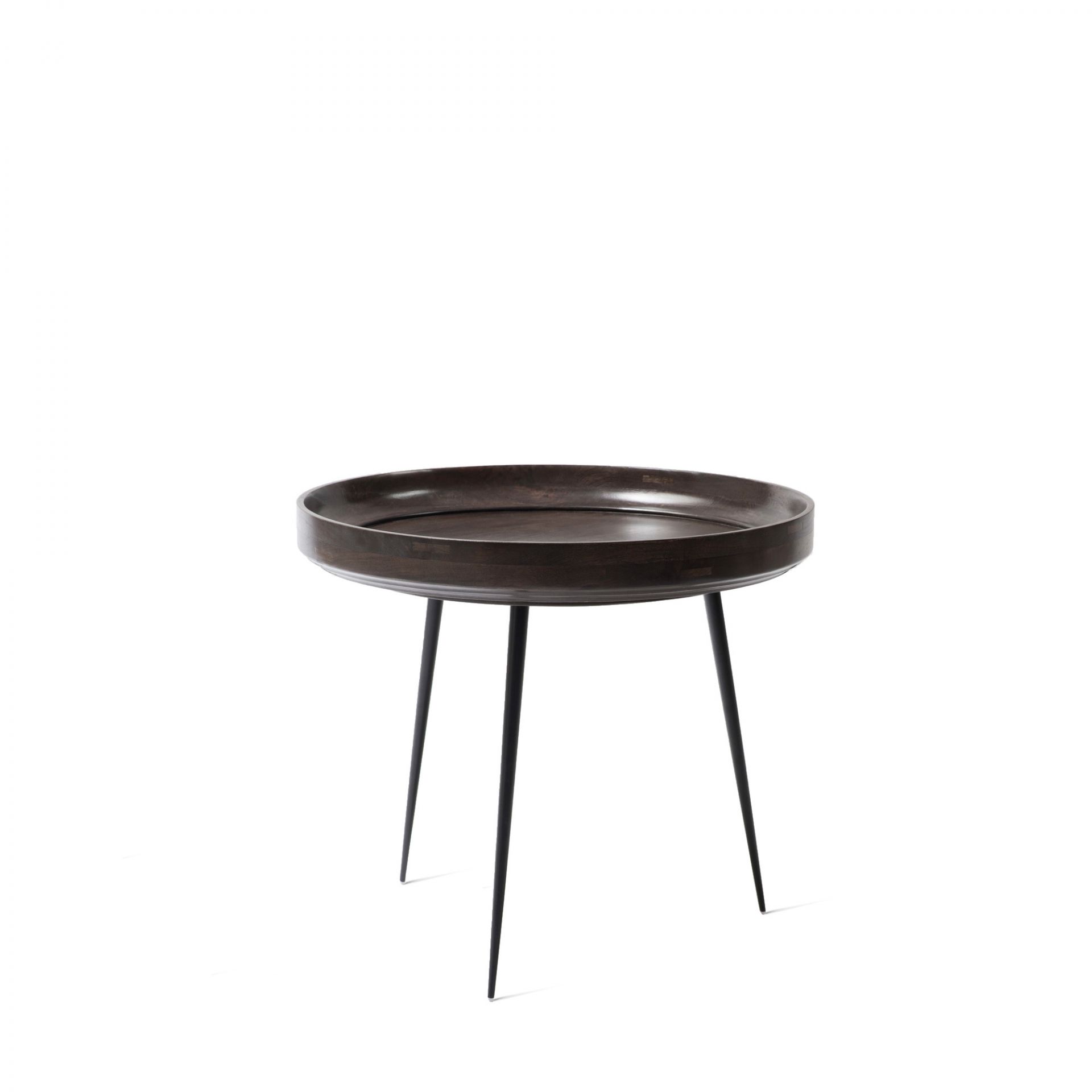 Bowl Table grand manguier Sirka gris Mater Bowl Table aus Mangoholz in Sirka grau, ein moderner Beistelltisch mit drei Beinen.