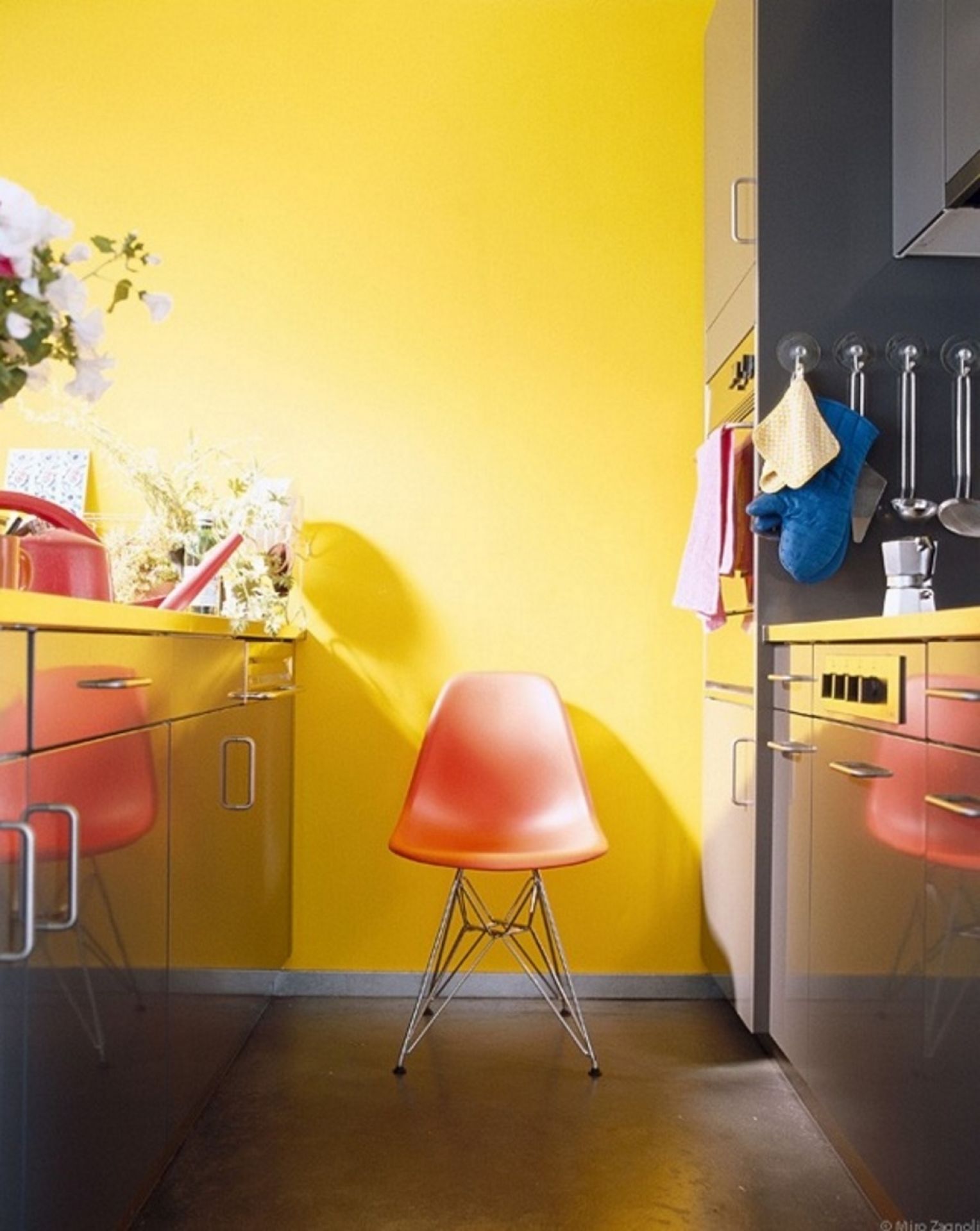 Eames Plastic Side Chair DSR Stuhl Vitra-Classic rot-Basic dark Eames Plastic Side Chair DSR Stuhl Vitra-Classic rot-Basic dark