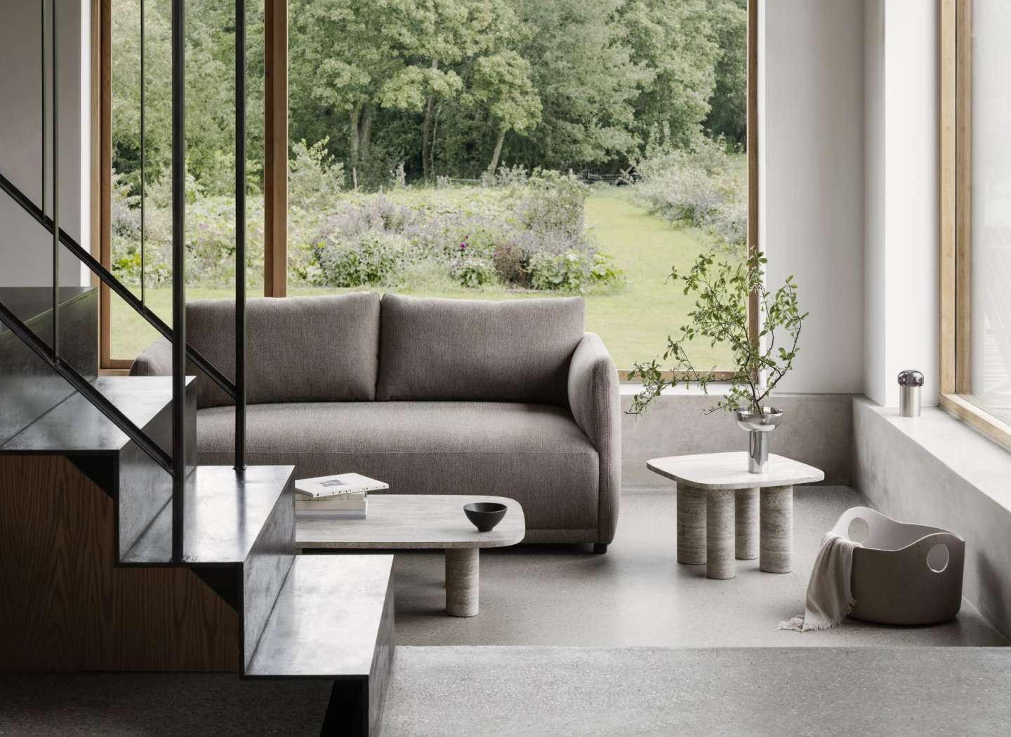 Volos table d'appoint L 52 x P 52 x H 34 cm Blomus