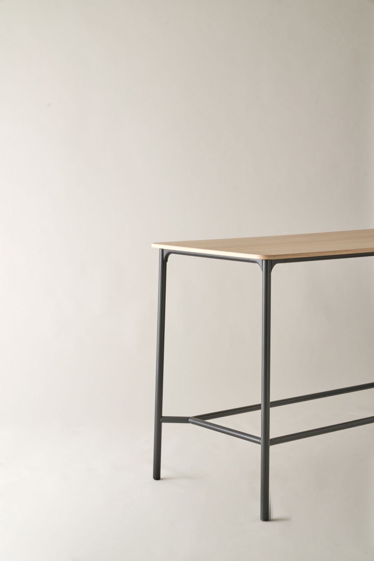 Nate S Table haute Brunner 