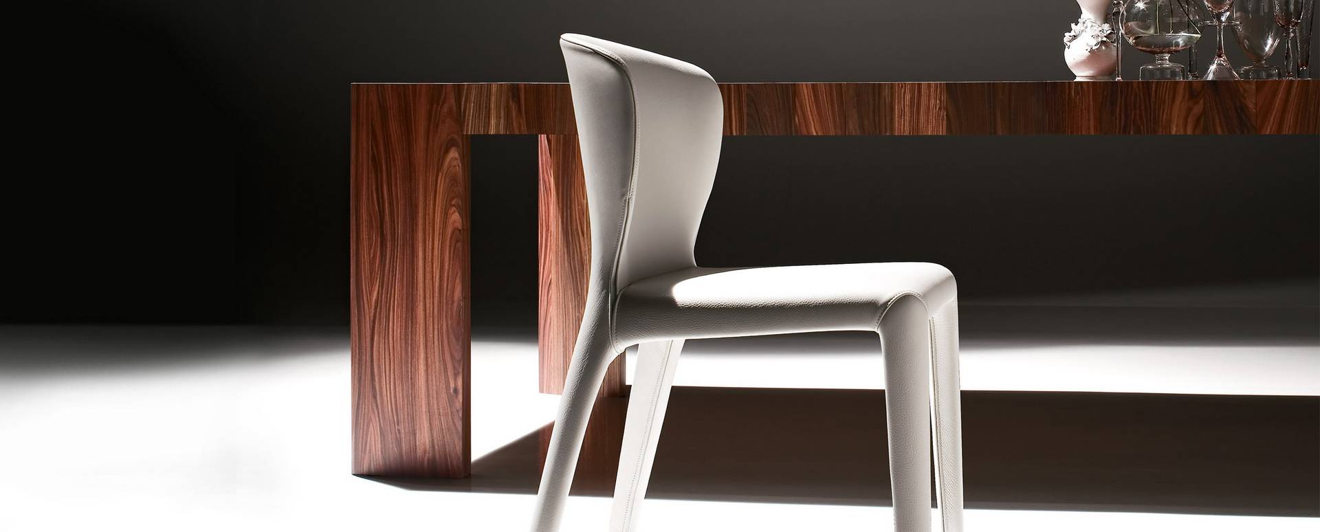 369 Hola chaise Cassina