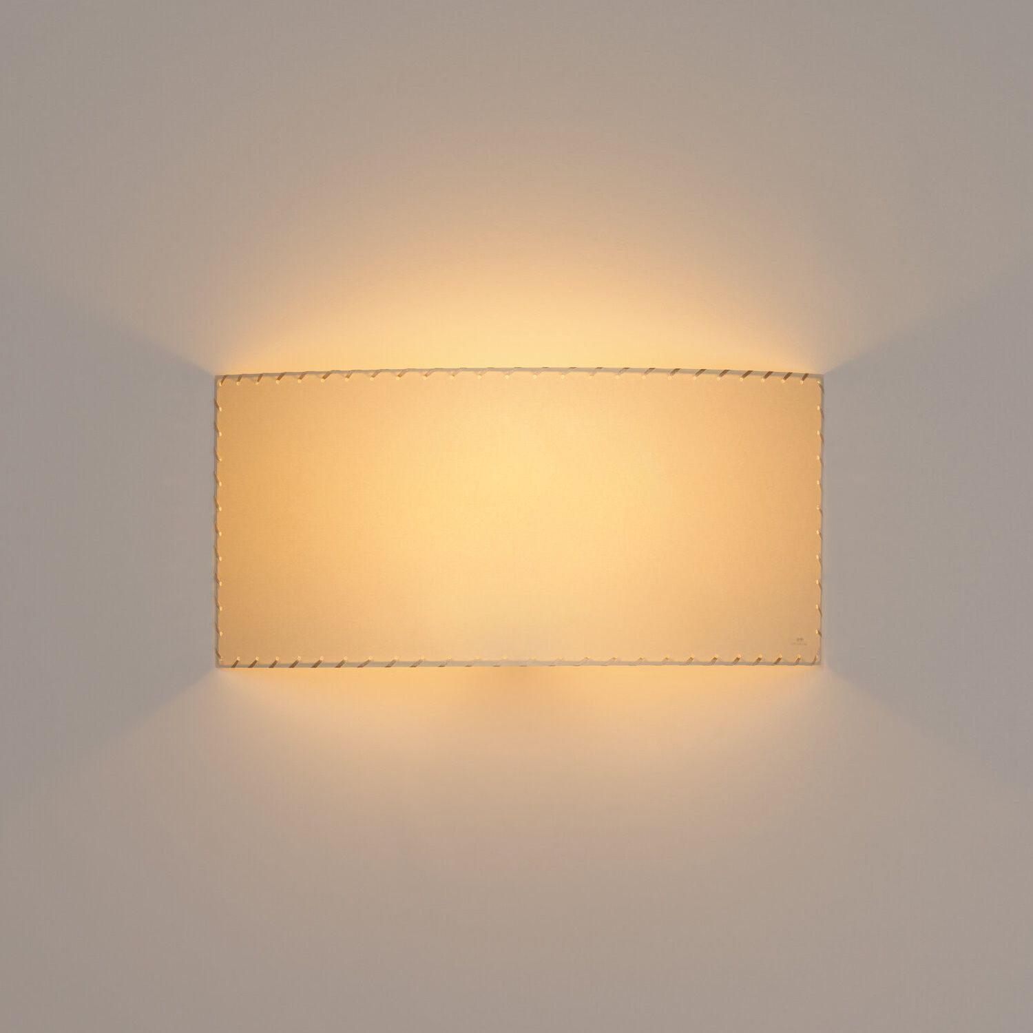 Comodín rectangulaire applique murale Stitched beige parchment Santa & Cole