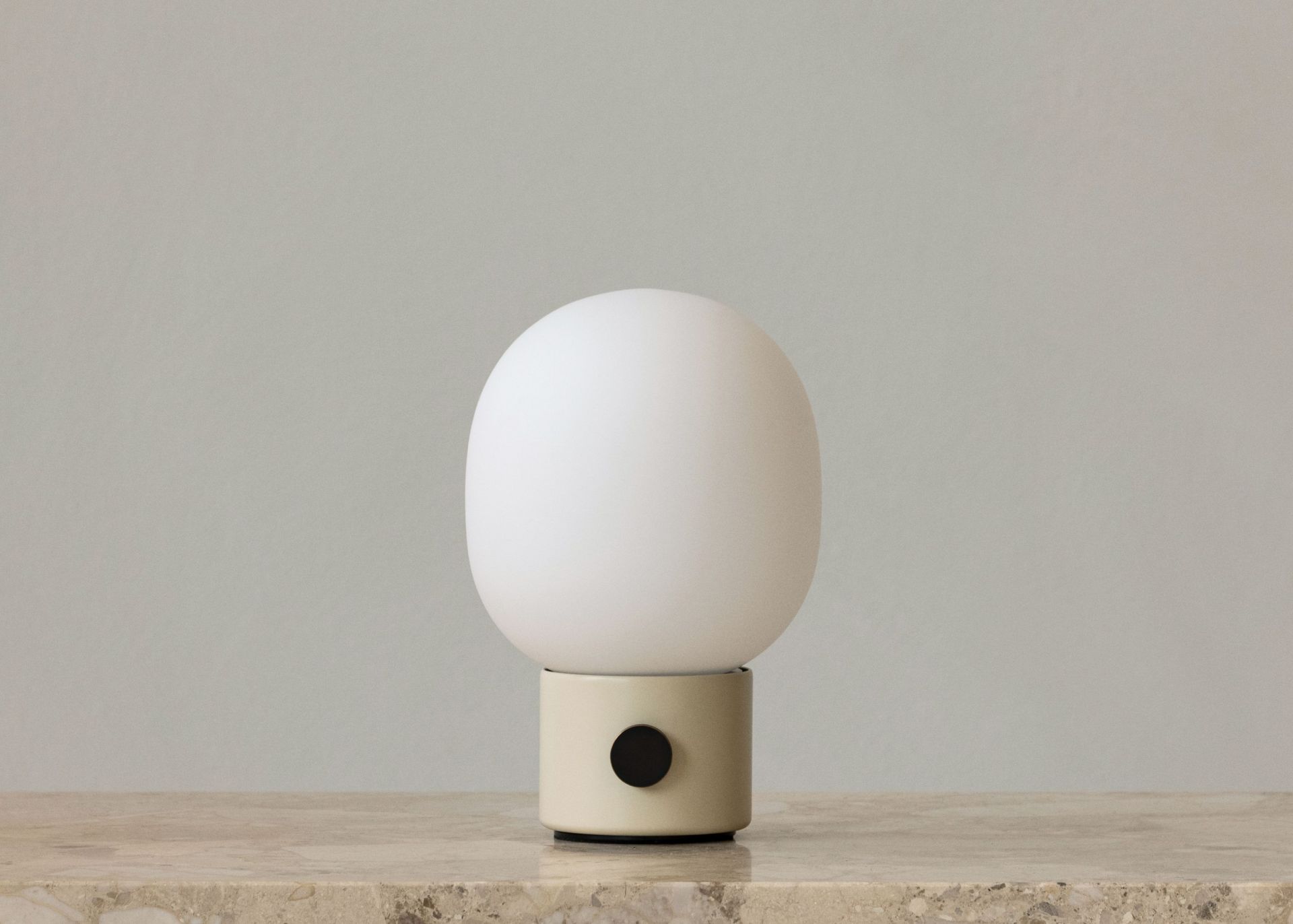 JWDA Lampe de table portable Blanc albâtre Audo