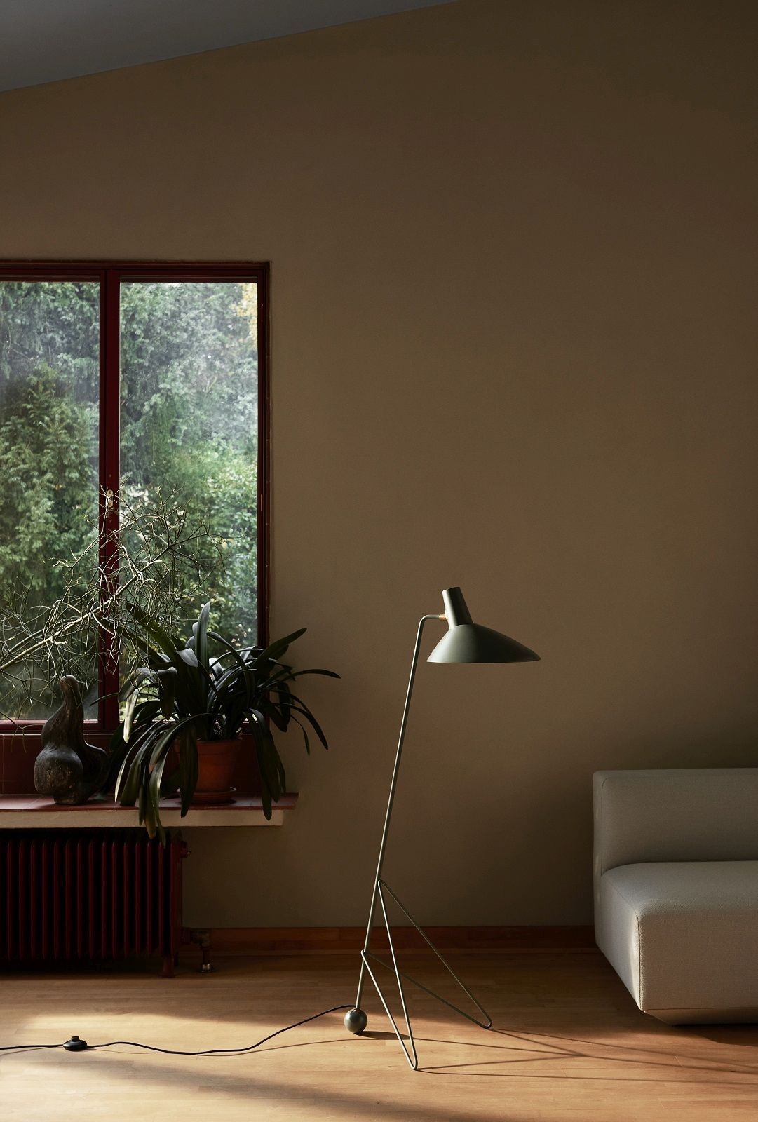 Tripod HM8 Floor lamp Lampadaire AndTradition