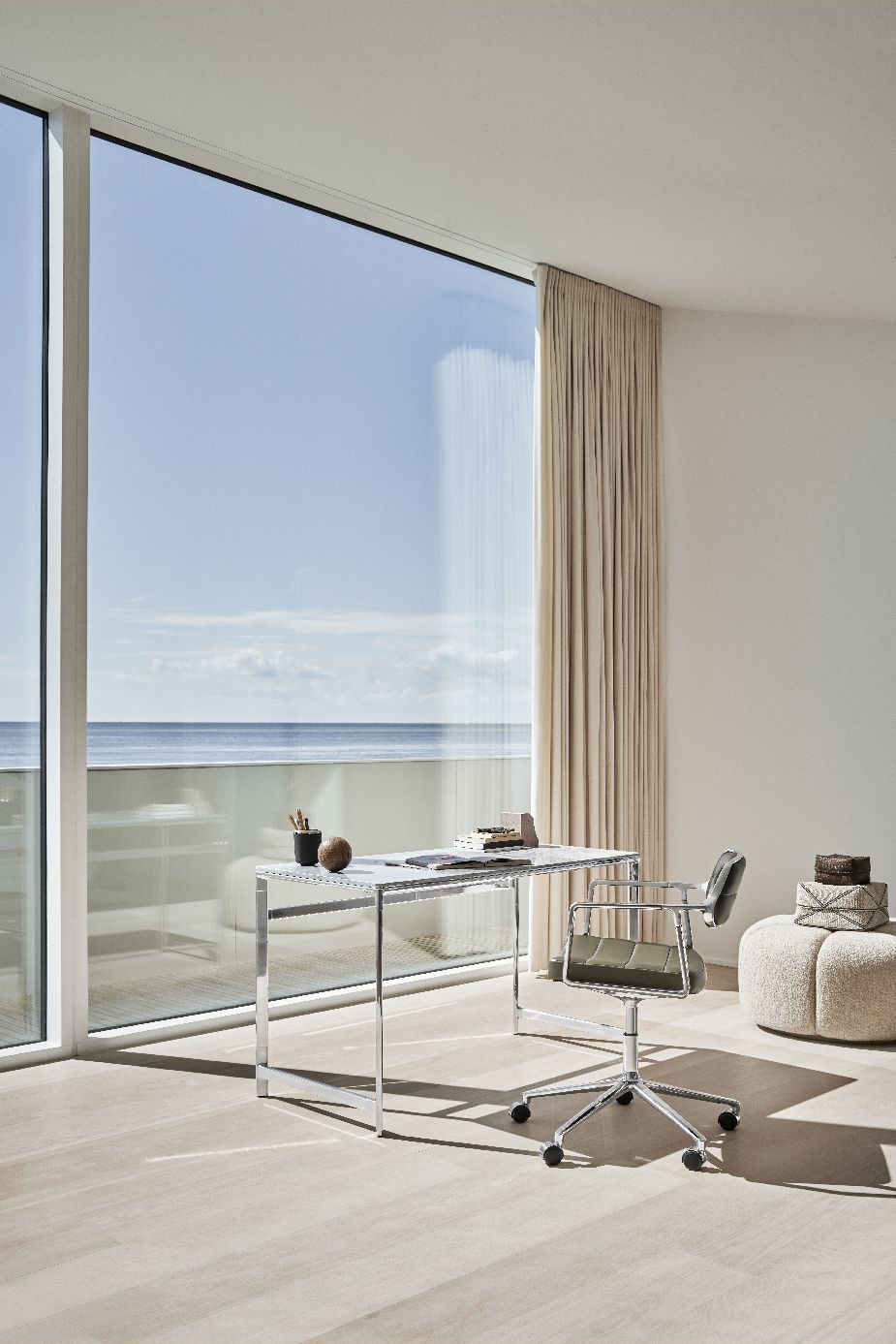 Vipp 453+ / Vipp453+ Swivel Chair Chaise pivotante Vipp