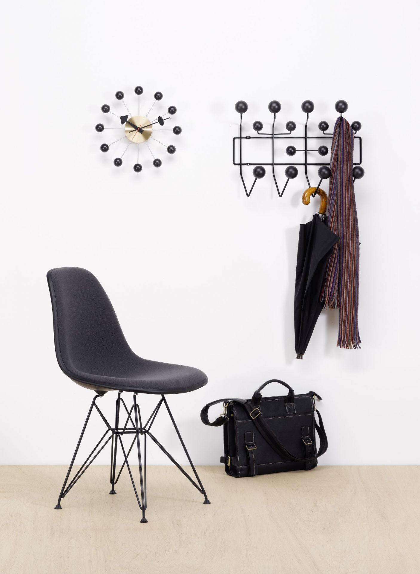 Eames Hang it all garderobe frêne noir Vitra
