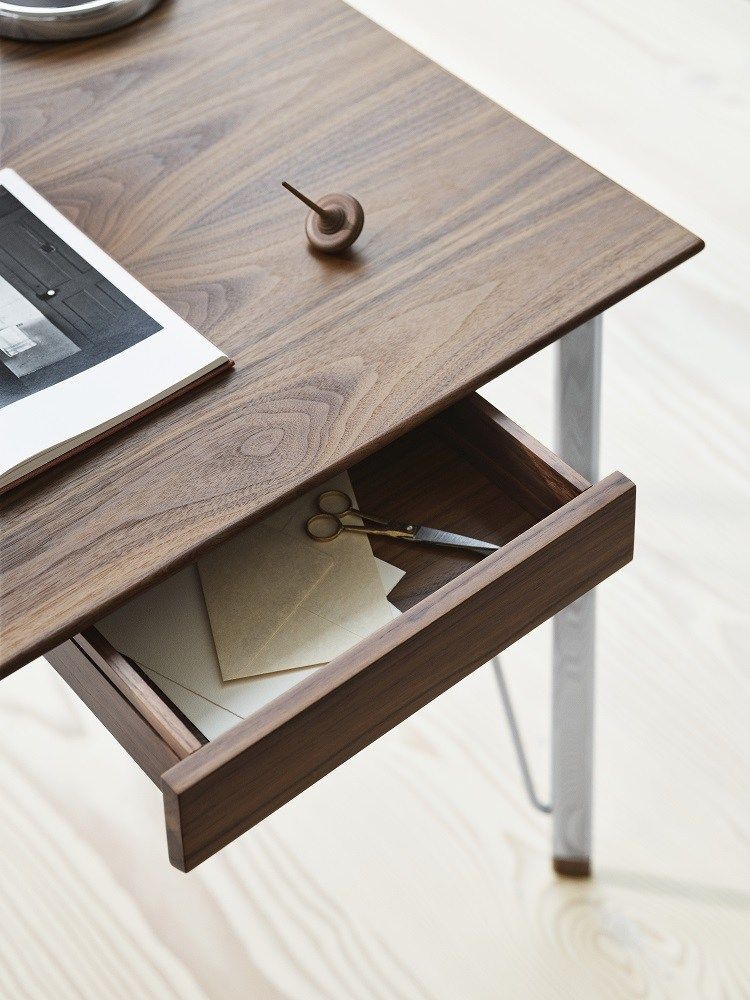 FH3605™ Writing Desk Bureau Fritz Hansen