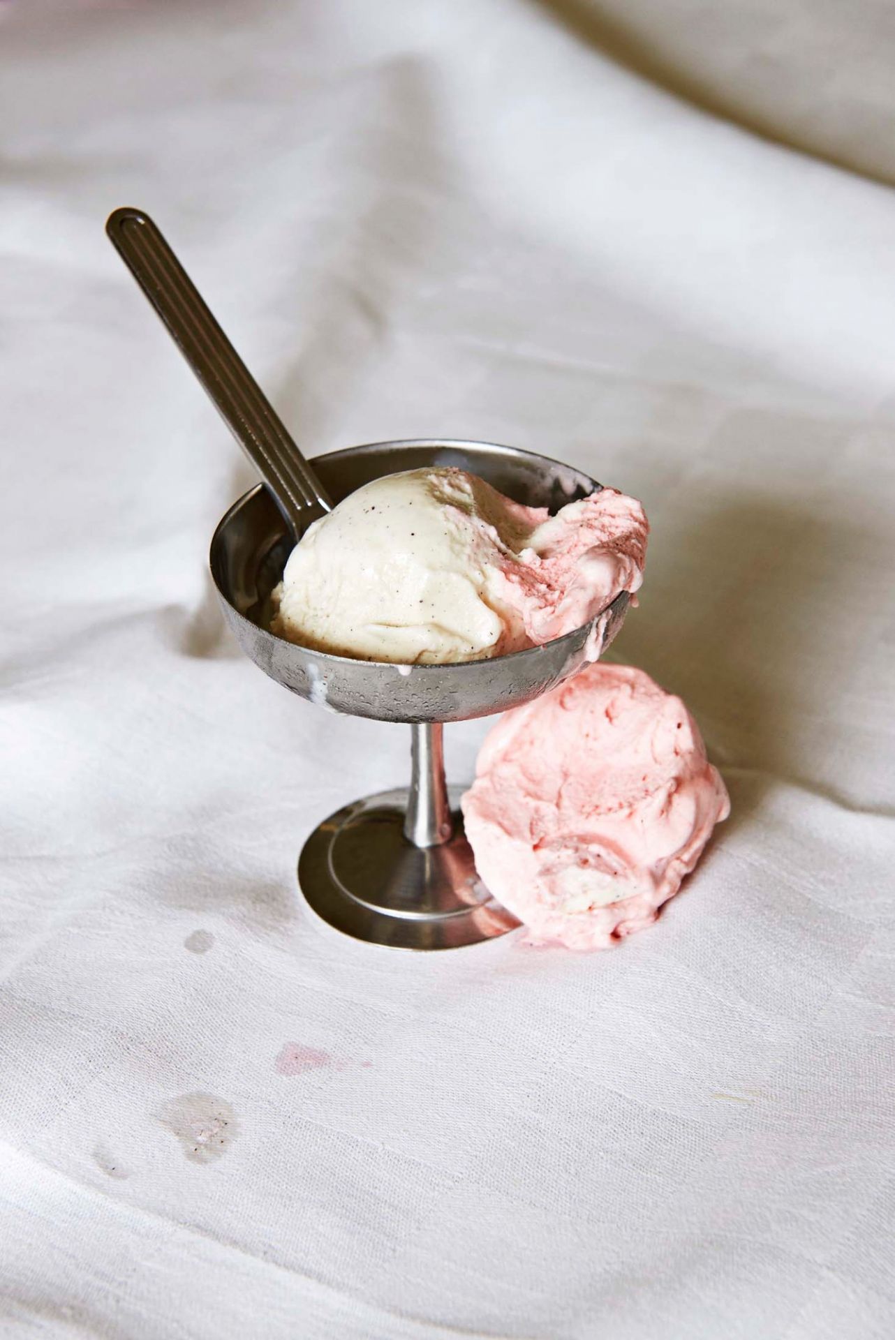 Italian ice cup sundae Hay