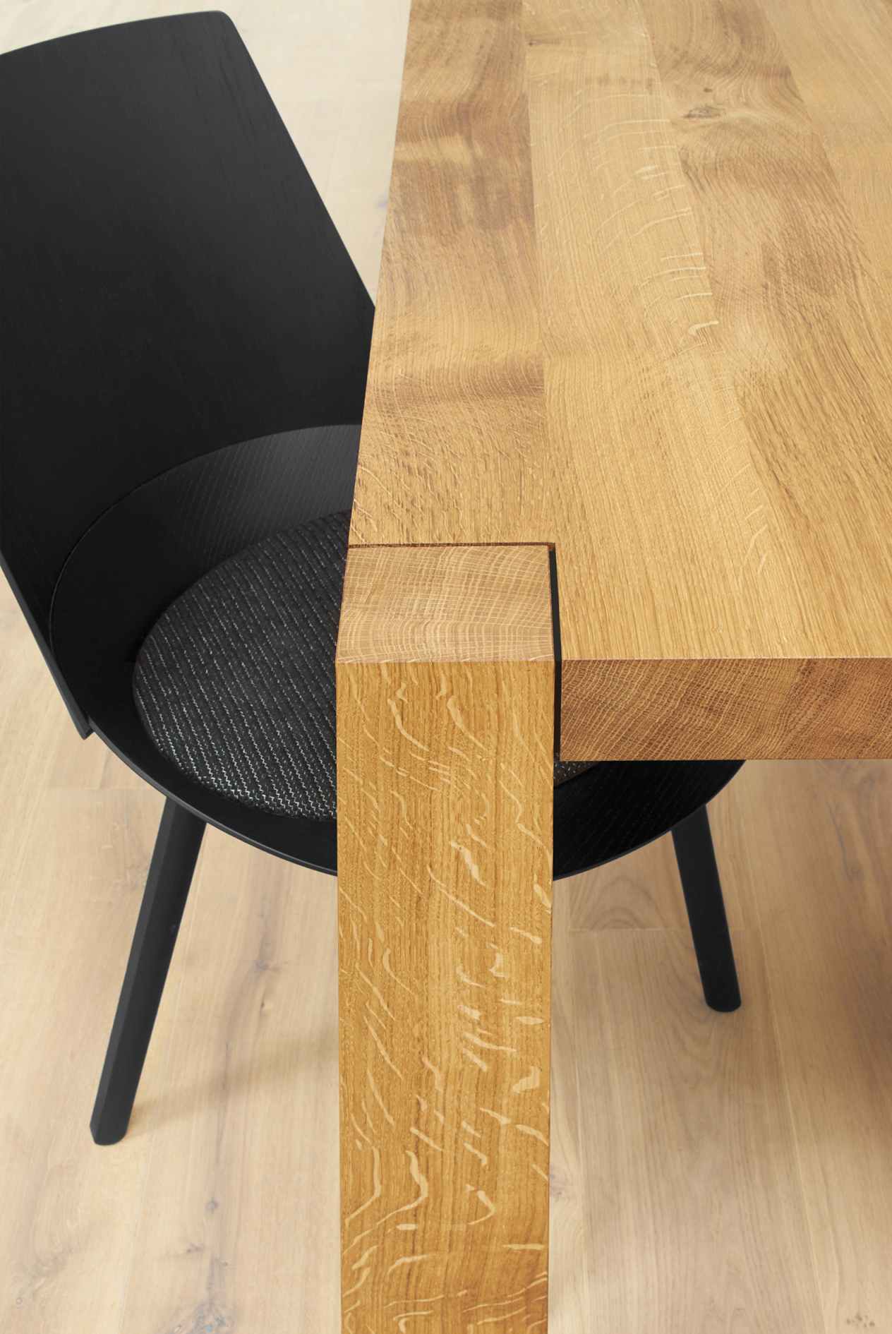 TA22 Holborn table e15
