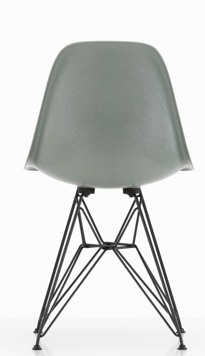 Eames Fiberglass Chair DSR chaise Vitra