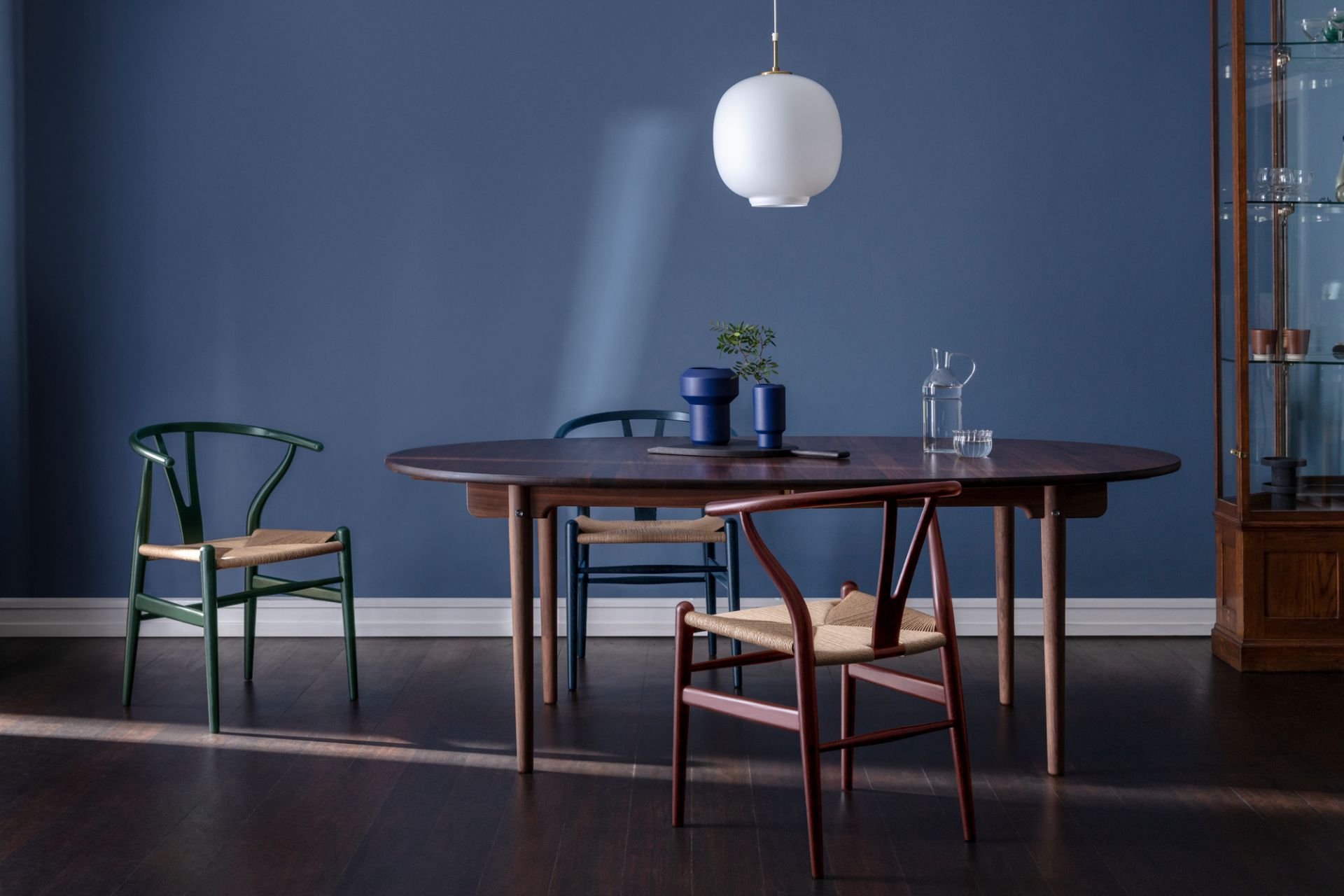 CH24 Wishbone Chair Russet & Blues or Harmony Chaise Carl Hansen & Søn