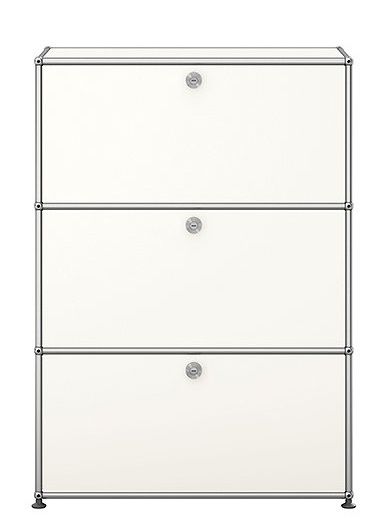 USM Haller Highboard QUICK SHIP in reinweiß mit drei abschließbaren Klappen und verchromtem Gestell.