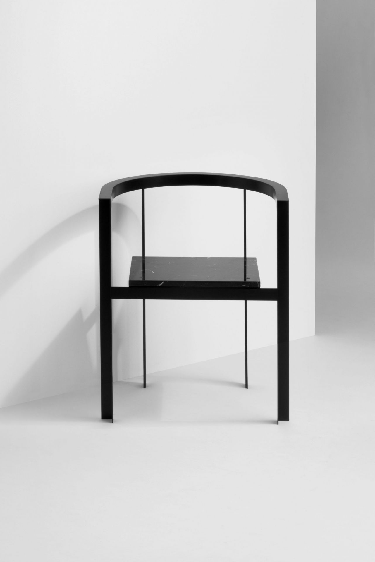 Throne Chaise New Tendency
