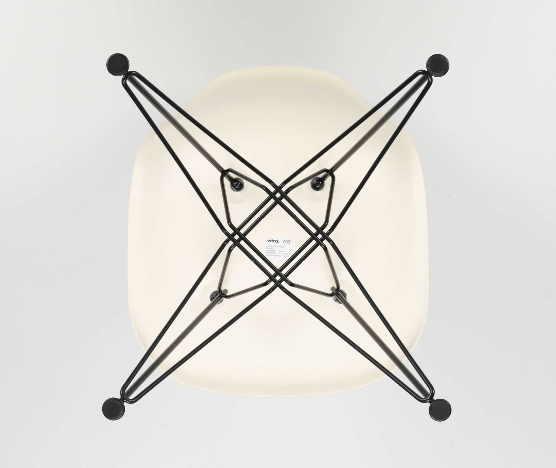 Eames Plastic Side Chair DSR Stuhl Vitra-Classic rot-Basic dark Eames Plastic Side Chair DSR Stuhl Vitra-Classic rot-Basic dark